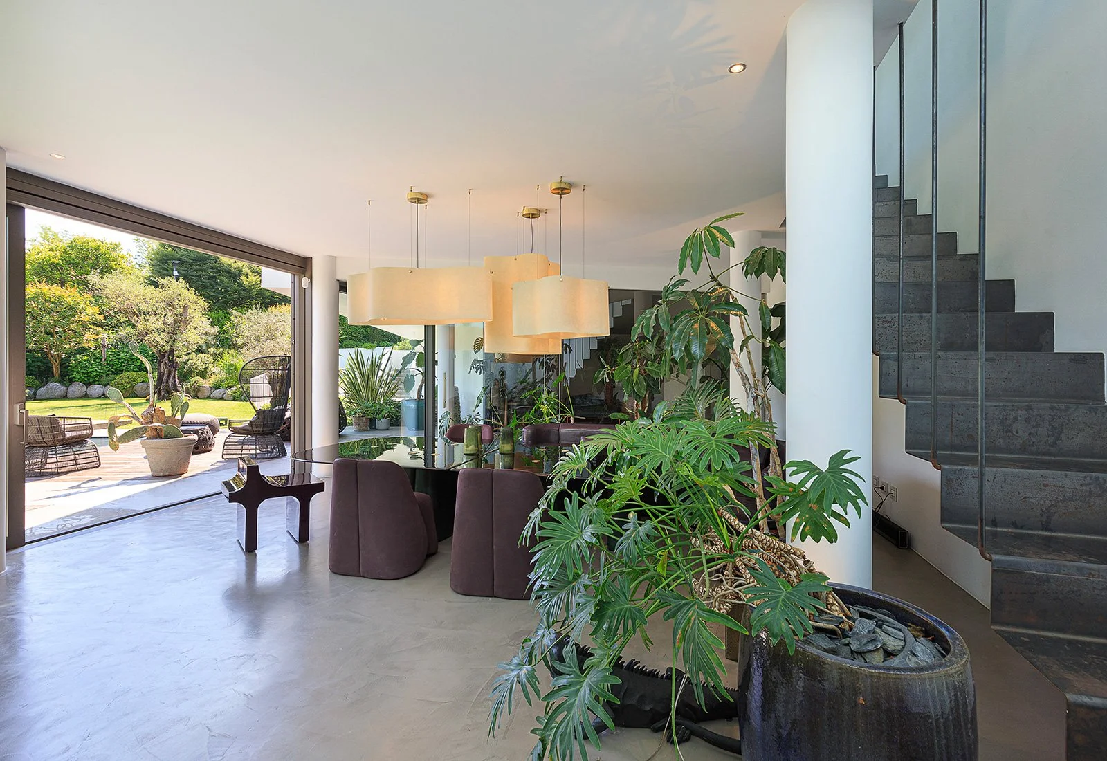 Francis-York-Rare-Contemporary-Villa-Lake-Como-Modern-17.jpeg