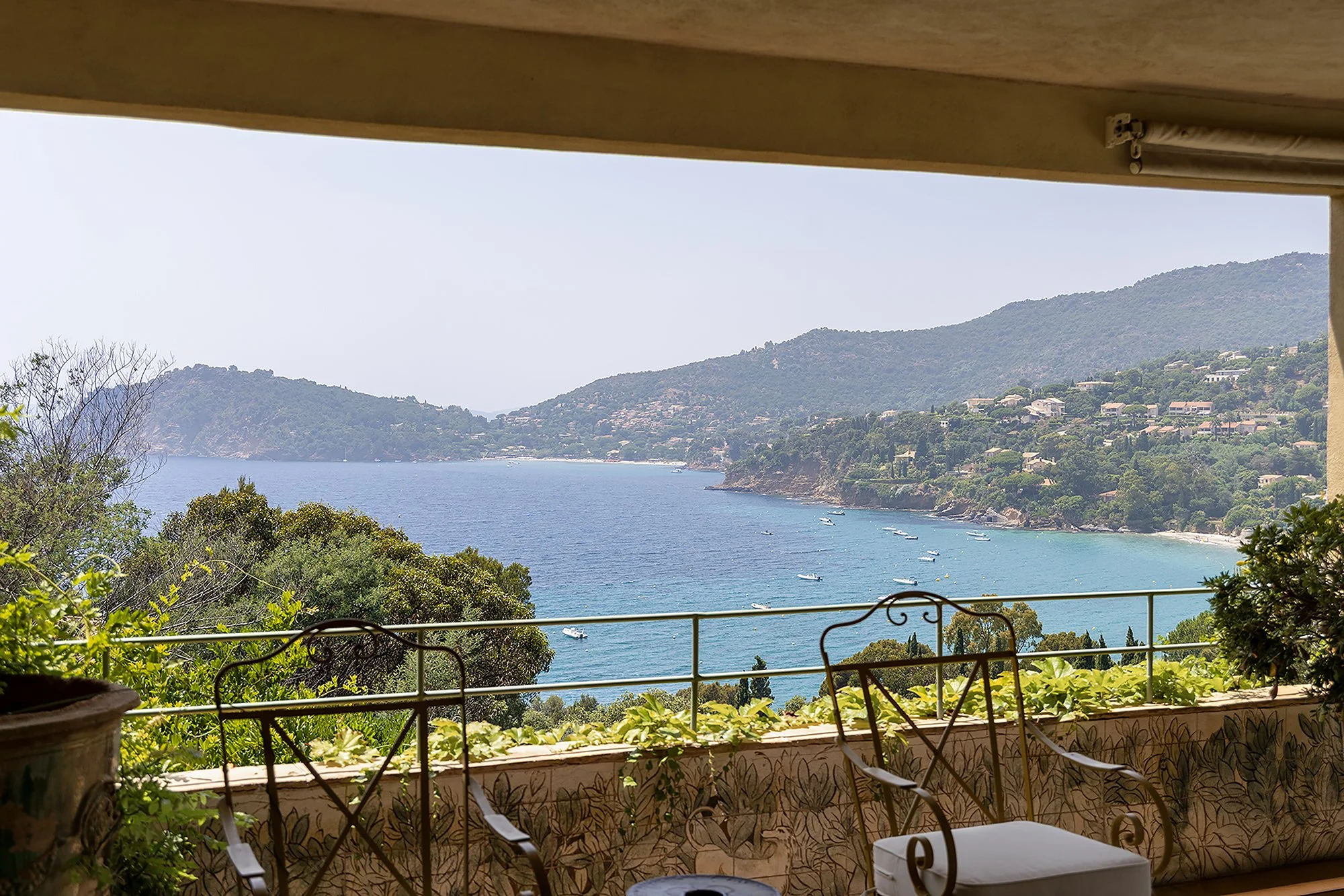Francis York LExploreur Sea-View Estate in Rayol-Canadel—The Secret South of France- 11.jpg