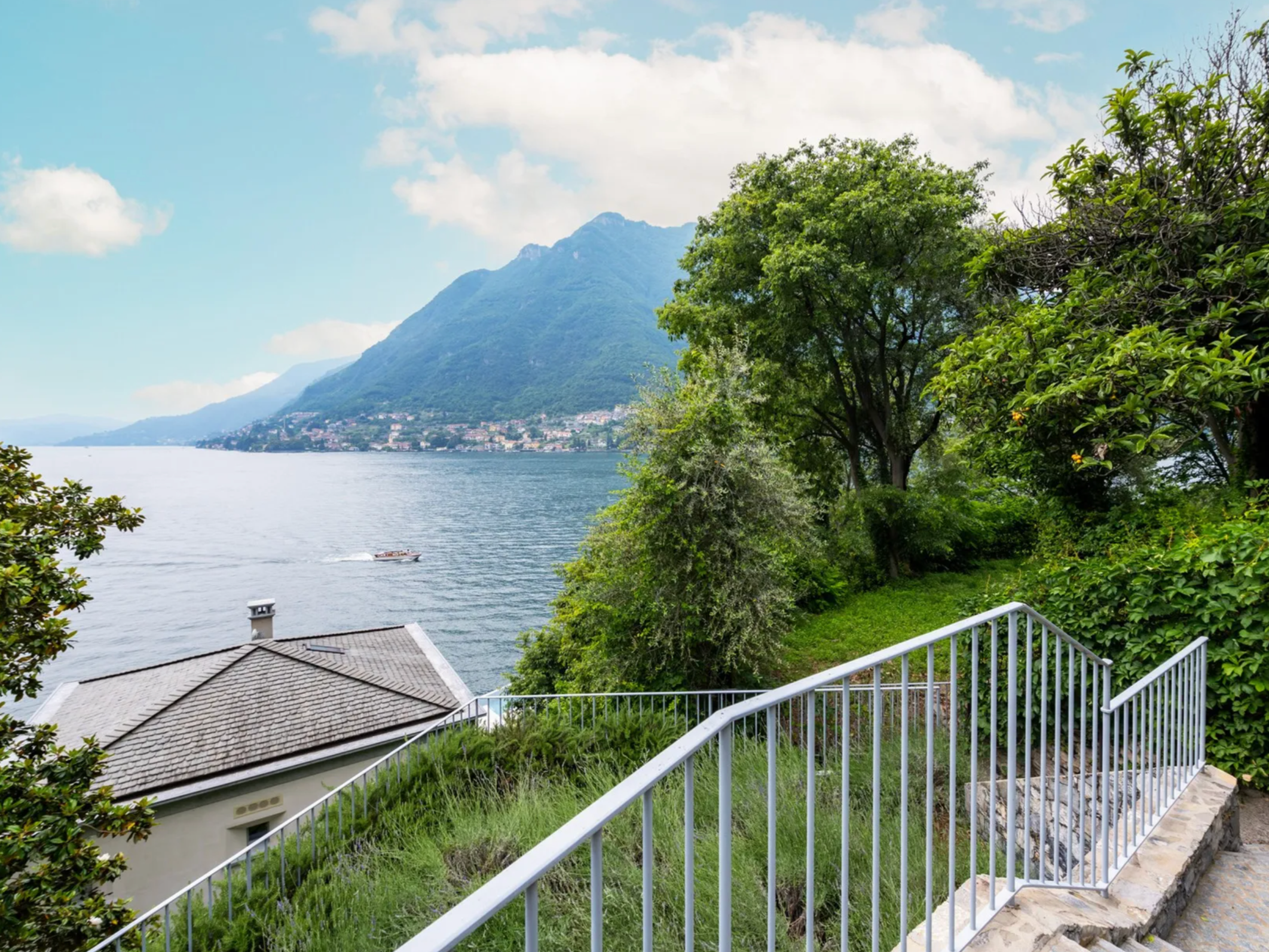 Francis+York+Christies+Exclusive+Luxury+Villa+on+Lake+Como%2C+Italy+48.png