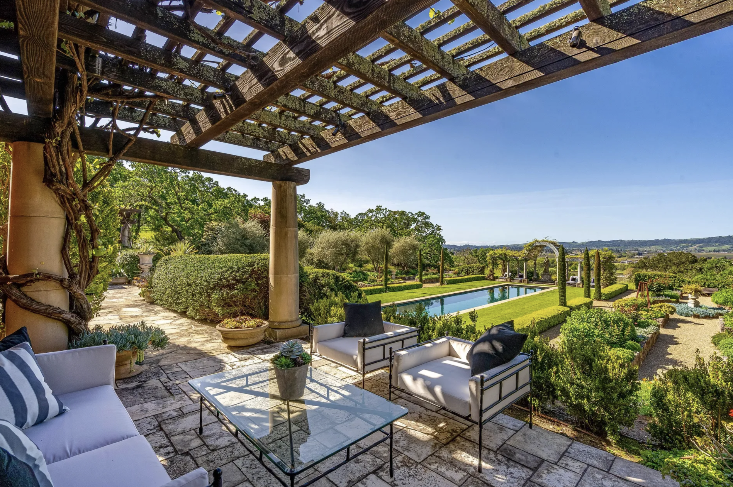 Francis-York-Napa-Valley-Estate-16.png