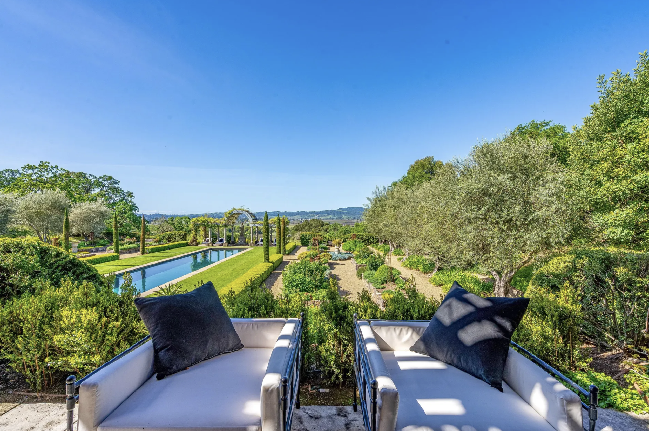 Francis-York-Napa-Valley-Estate-17.png