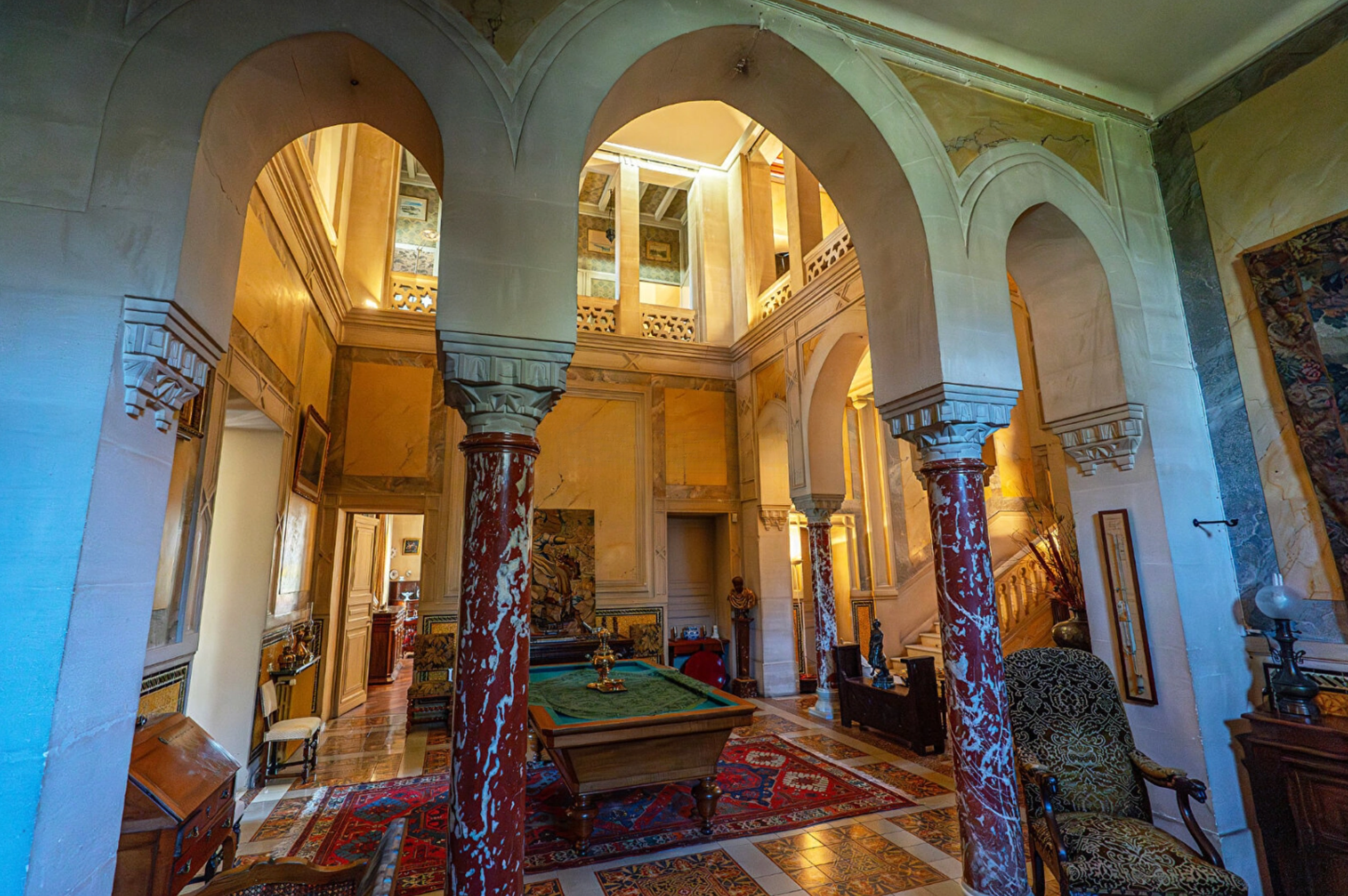 Francis-York-unique-belle-epoque-villa-to-restore-near-avignon-overlooking-the-papal-palace-1.png