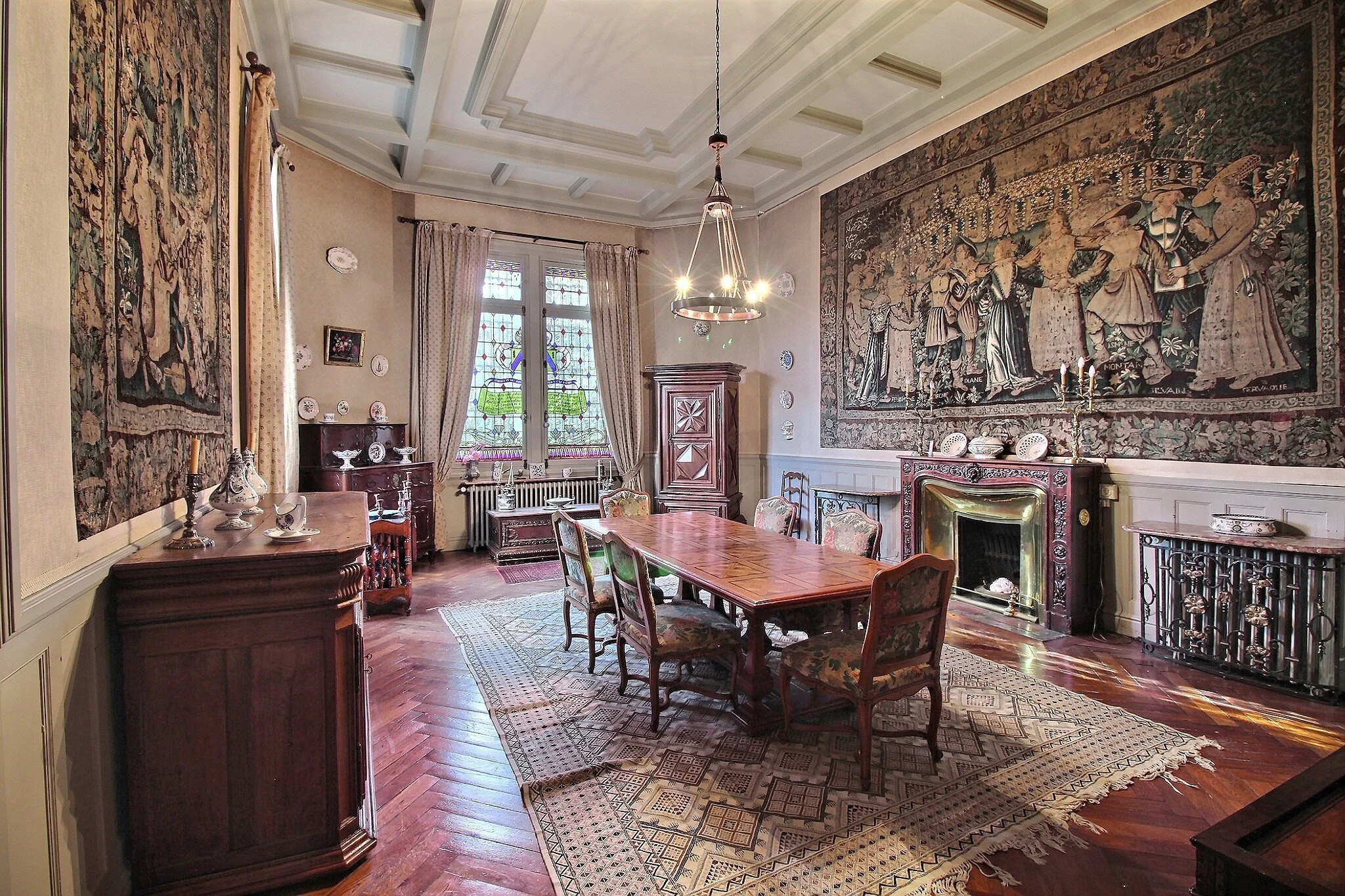 Francis-York-unique-belle-epoque-villa-to-restore-near-avignon-overlooking-the-papal-palace-20.jpg