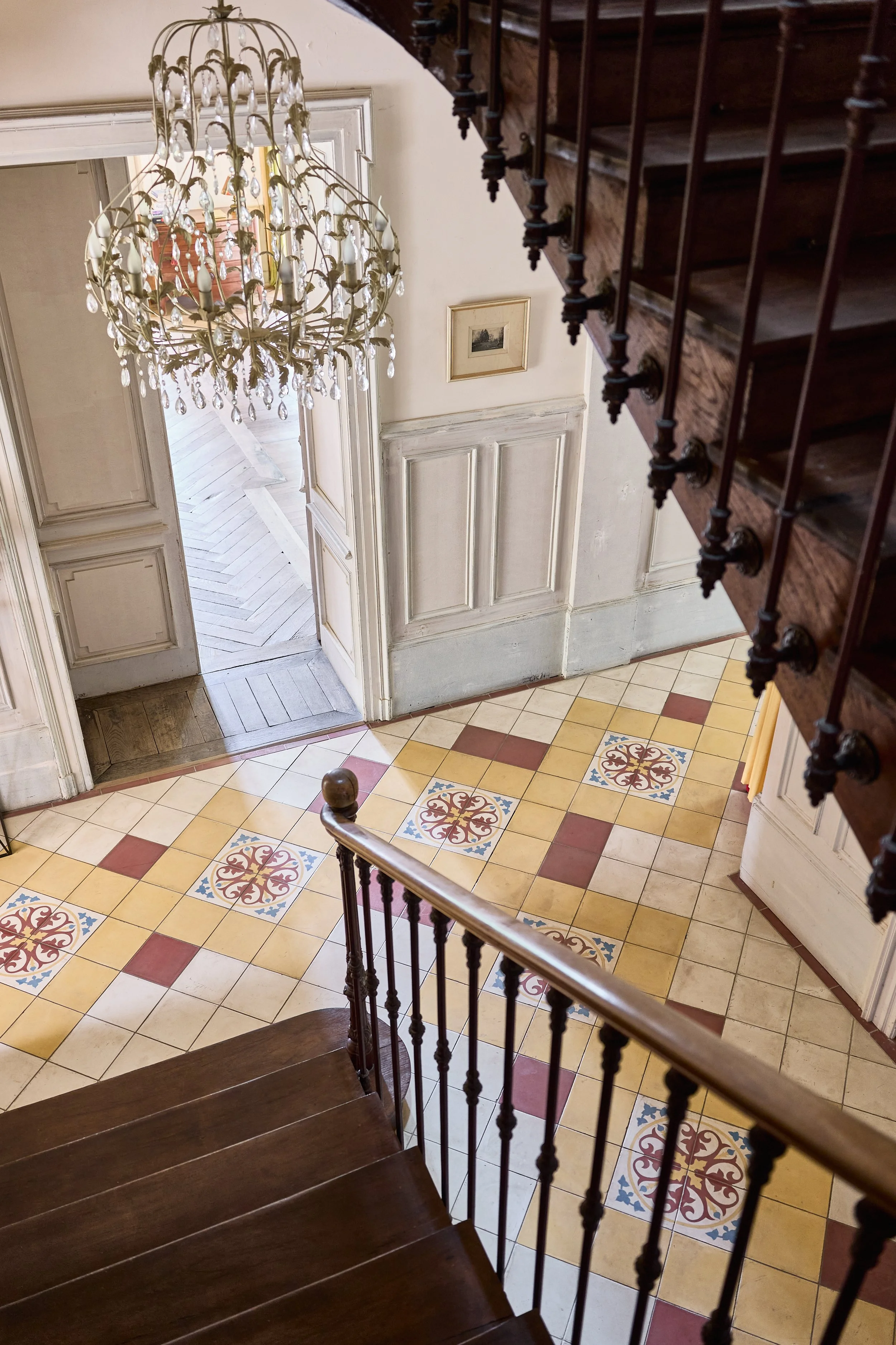 Francis-York-arriere-cour-french-country-house-montmorot-5.jpg