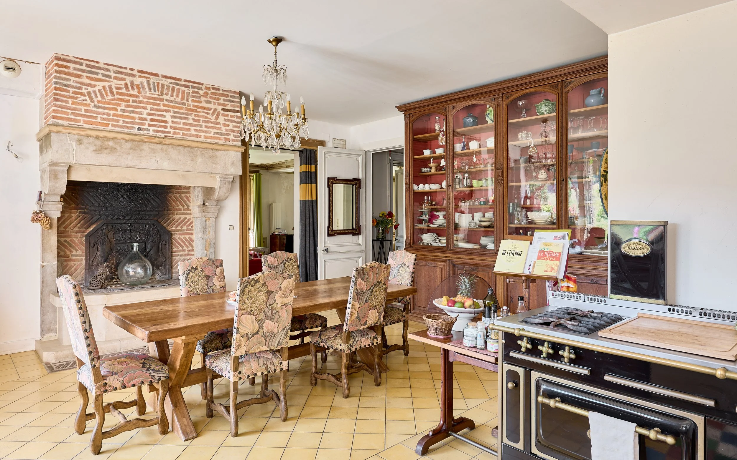 Francis-York-arriere-cour-french-country-house-montmorot9.jpg