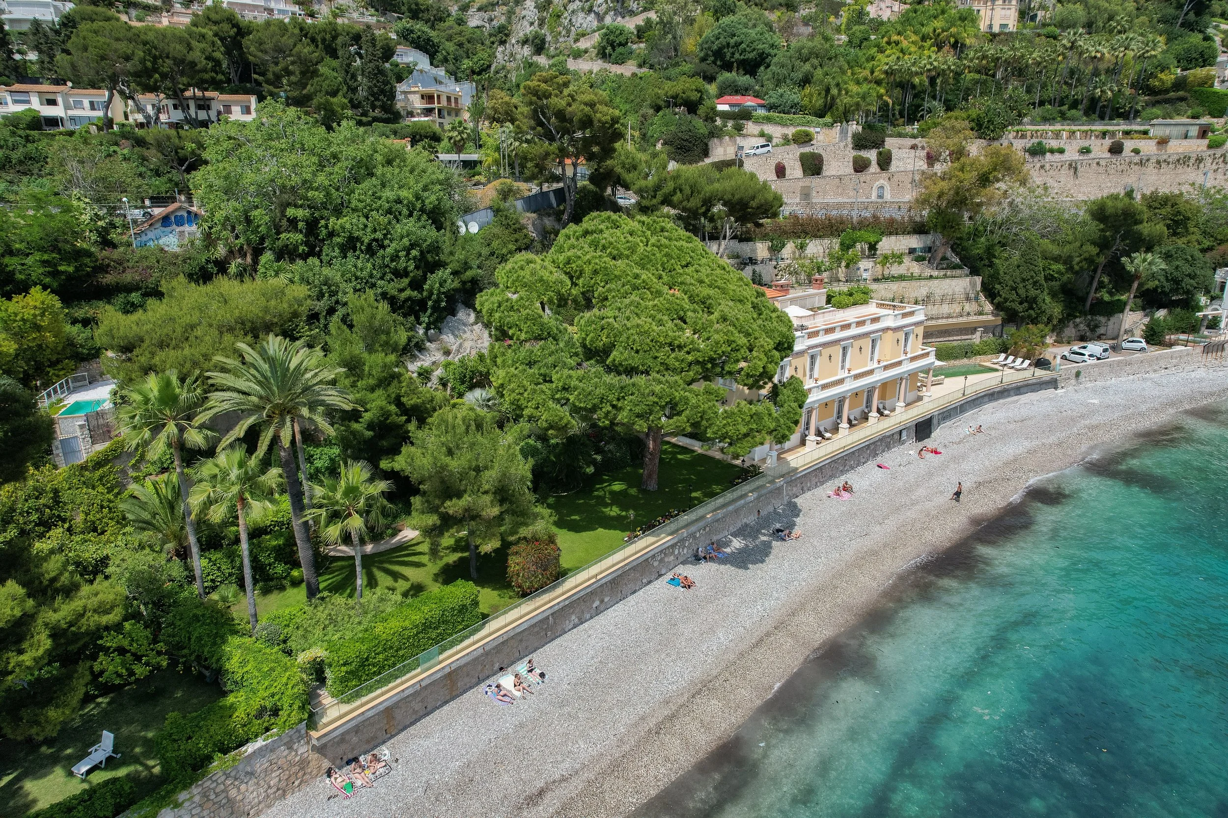 rare-beachfront-villa-minutes-from-monaco-on-the-french-riviera9.jpg