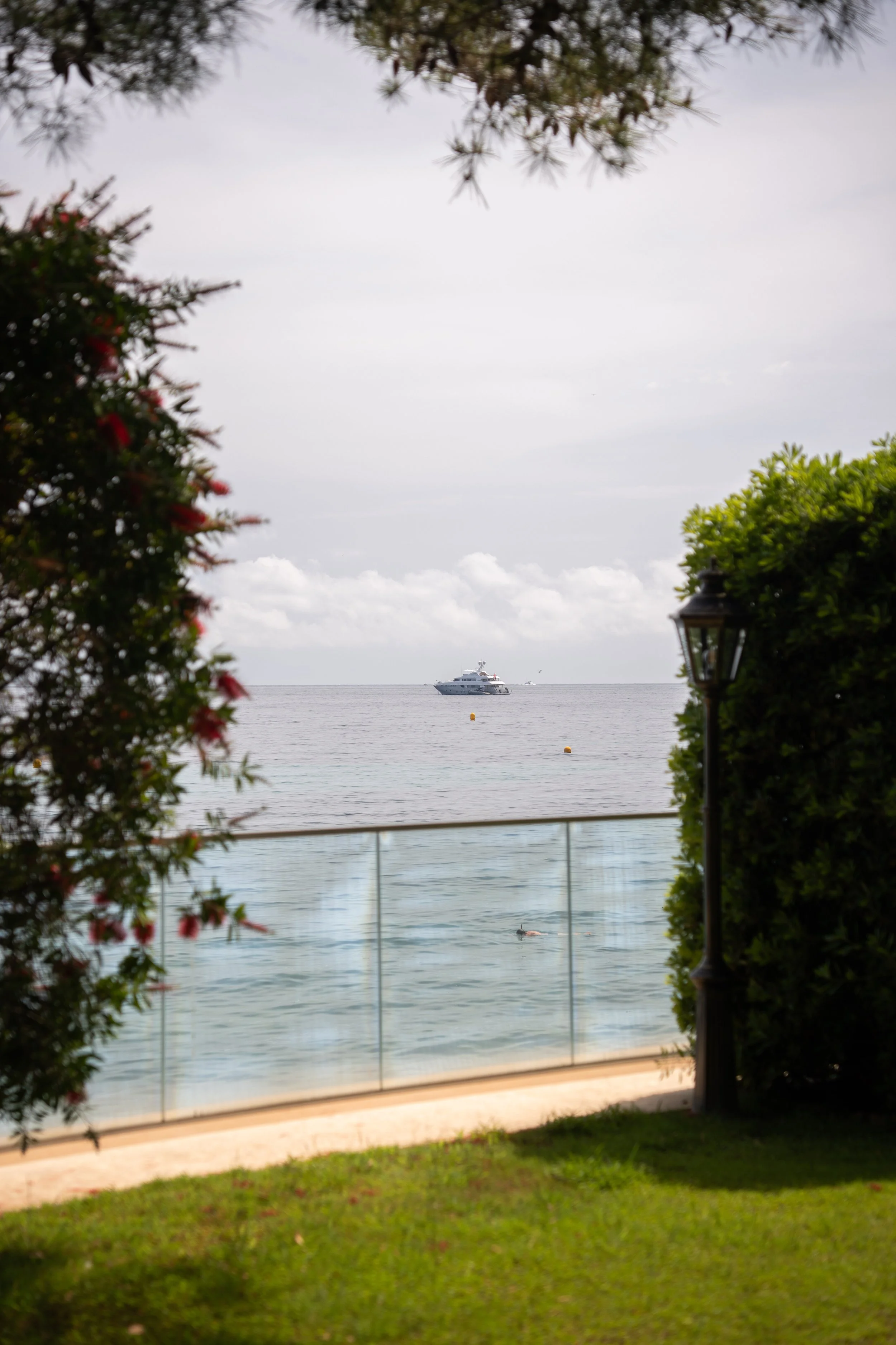 rare-beachfront-villa-minutes-from-monaco-on-the-french-riviera35.jpg