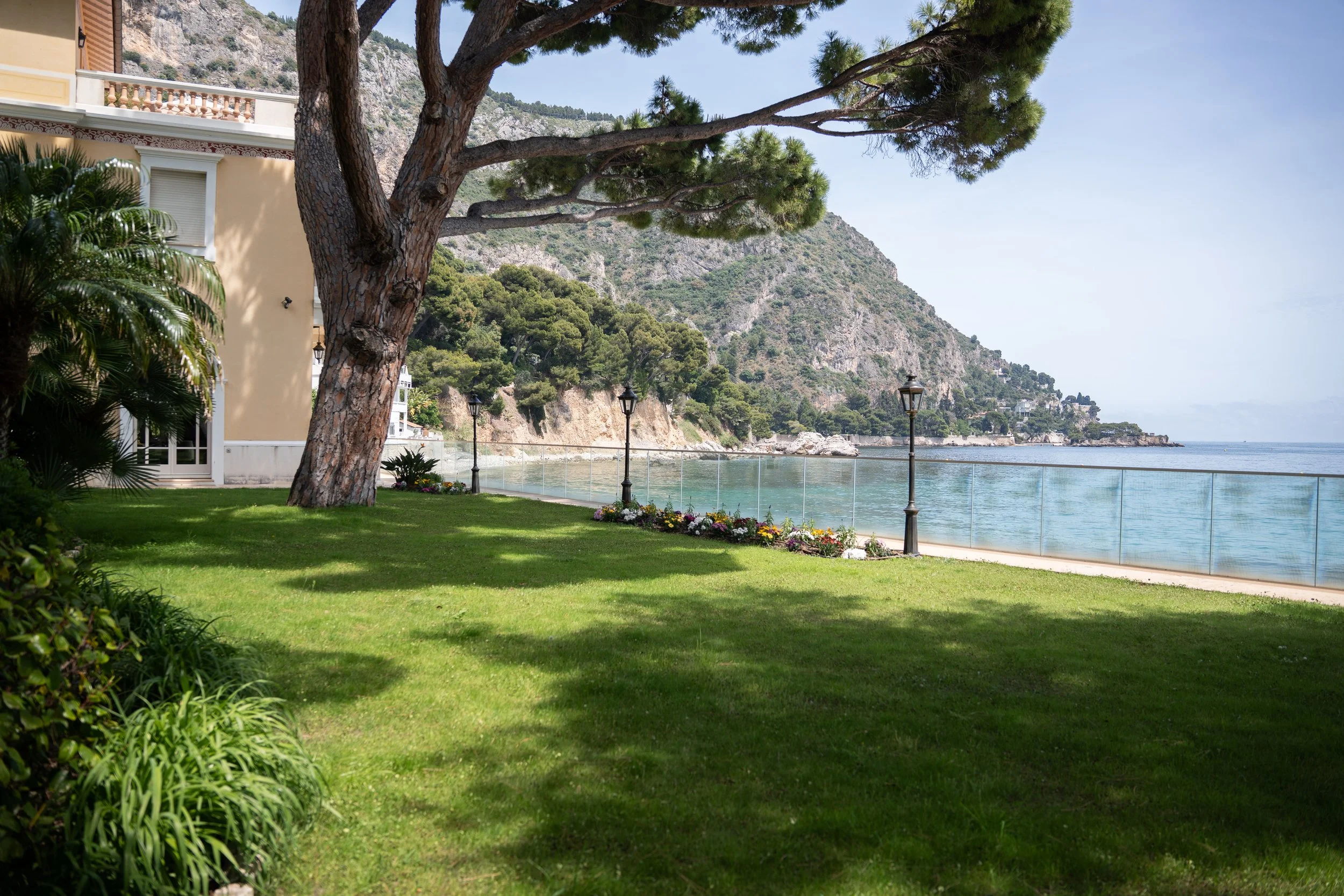 rare-beachfront-villa-minutes-from-monaco-on-the-french-riviera36.jpg