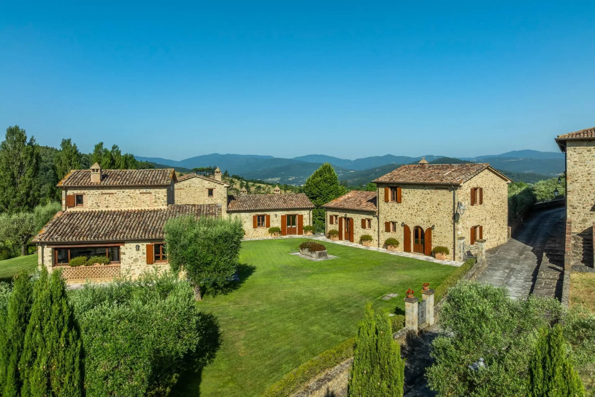 for-sale-entire-village-in-umbria-italy- (18).webp