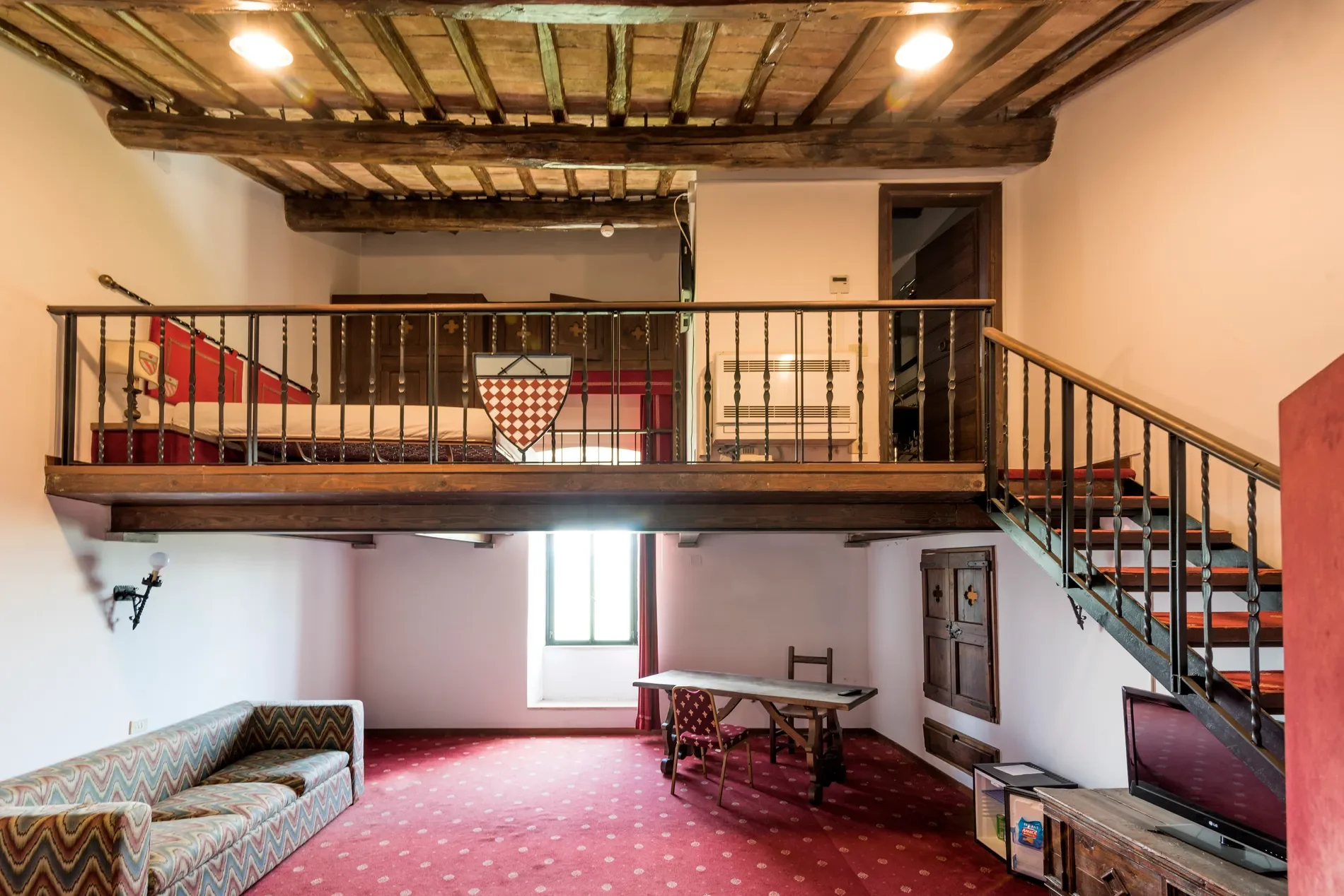 modernized-italian-castle-hotel-near-rome-comes-to-market-at-65-million (19).webp
