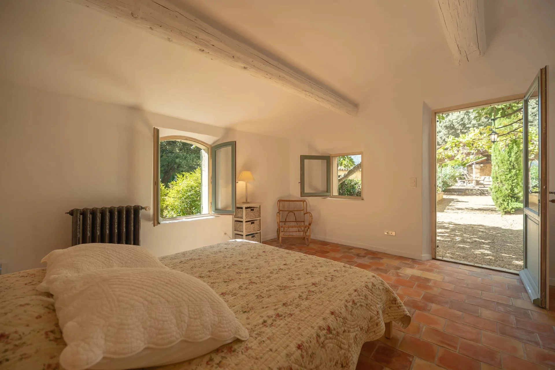 francis-york-cave-estate-in-the-luberon-a-pair-of-provencal-homes-carved-into-the-rock-near-menerbes12.jpg