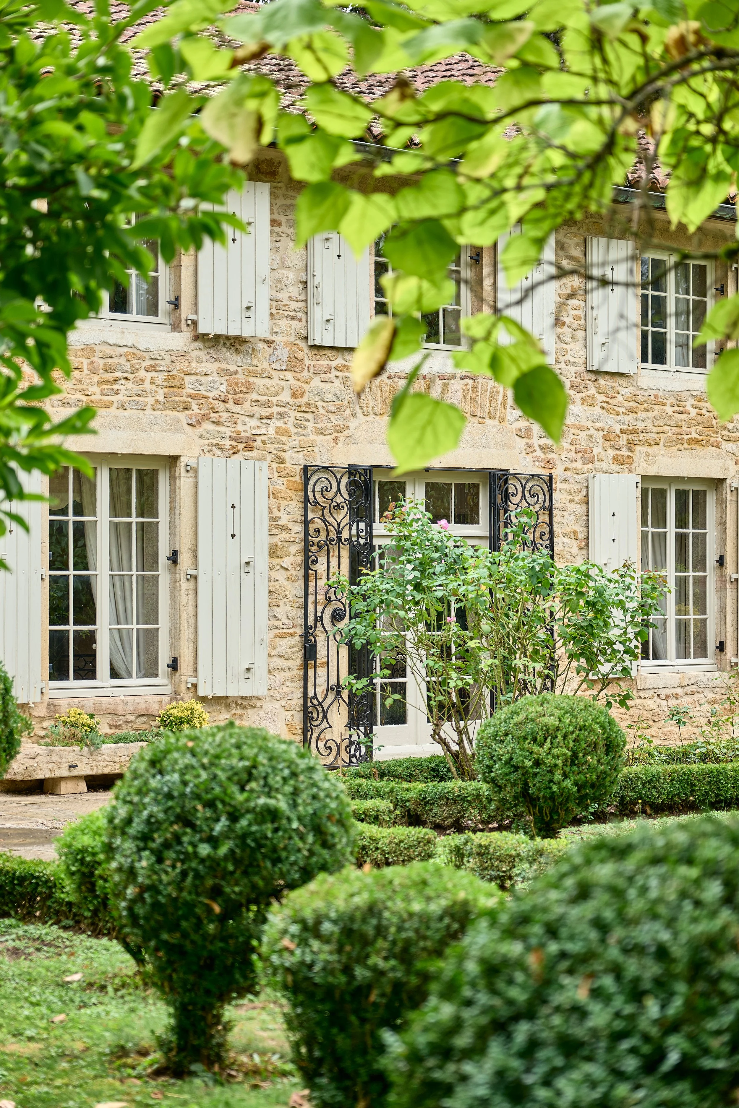 FY-Cuiseaux-Winegrowers-House-Burgundy-999K--FrancisYork-4.jpg