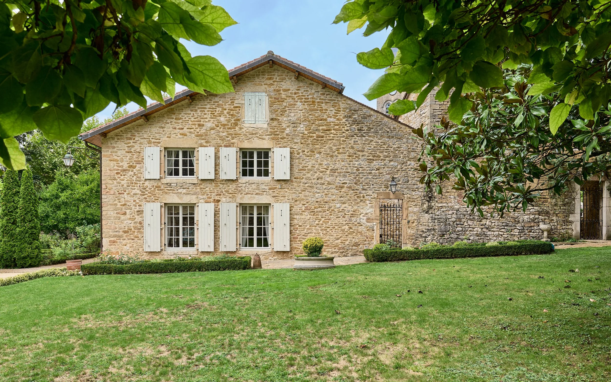 FY-Cuiseaux-Winegrowers-House-Burgundy-999K--FrancisYork3.jpg
