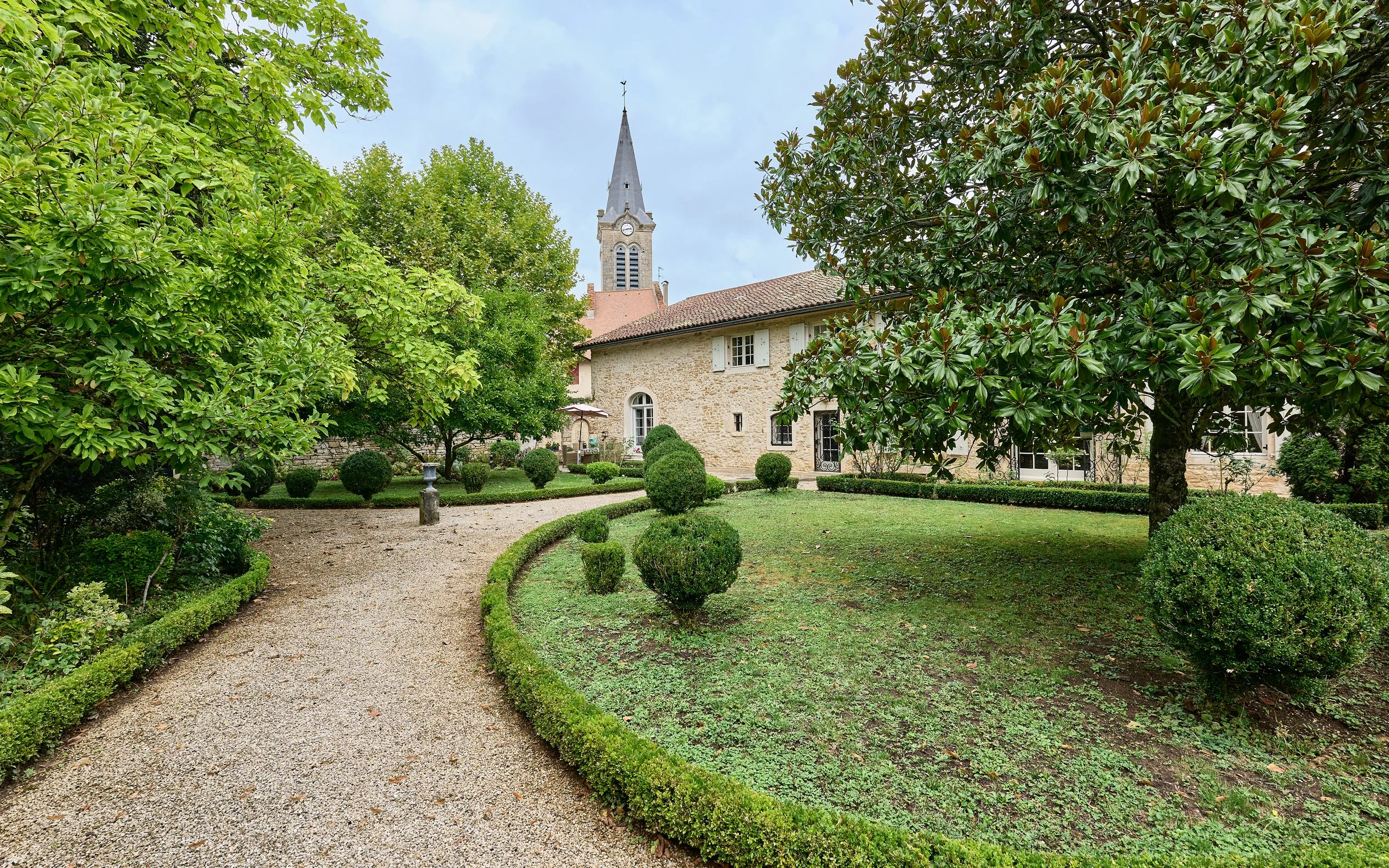 FY-Cuiseaux-Winegrowers-House-Burgundy-999K--FrancisYork5.jpg