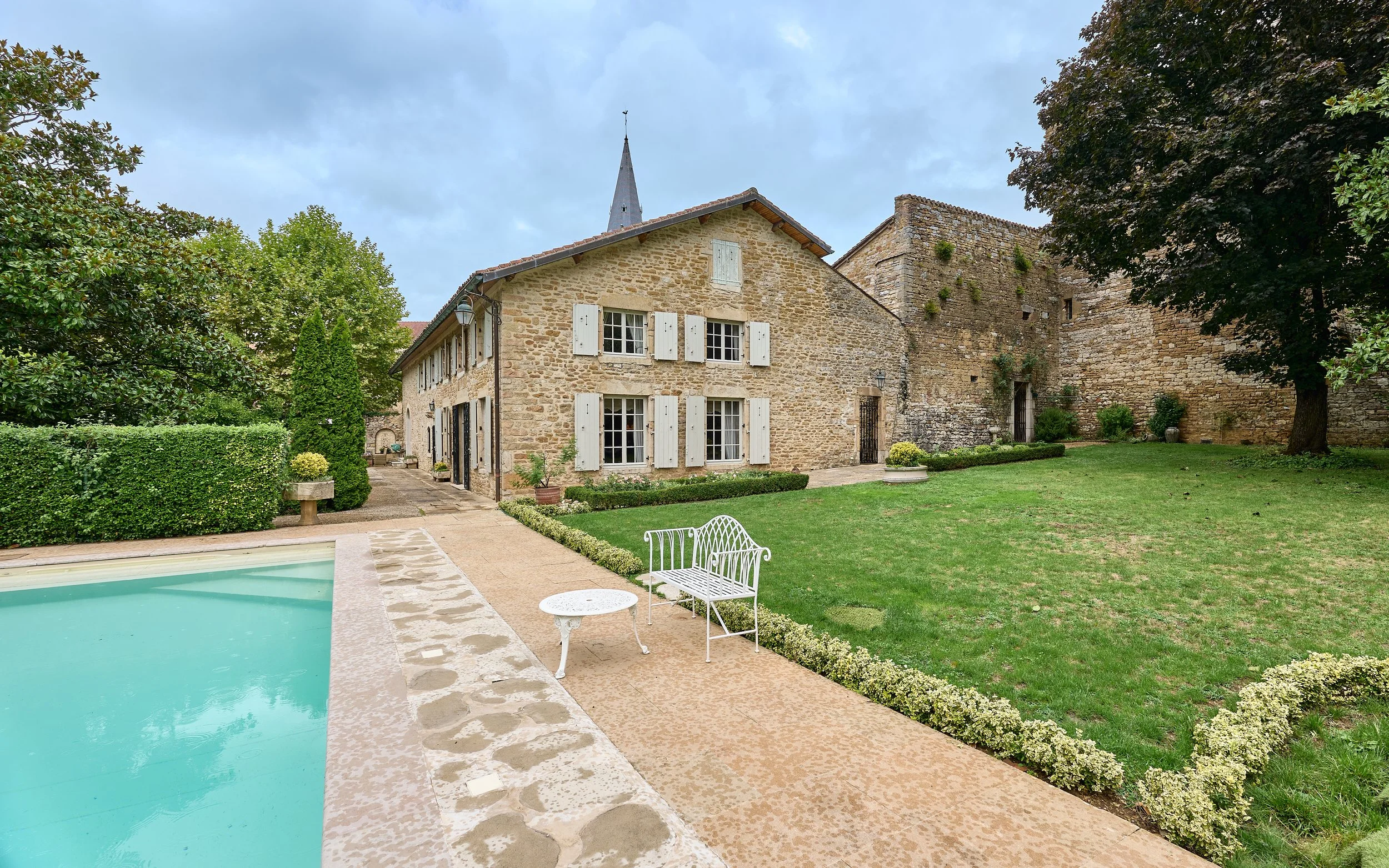 FY-Cuiseaux-Winegrowers-House-Burgundy-999K--FrancisYork4.jpg