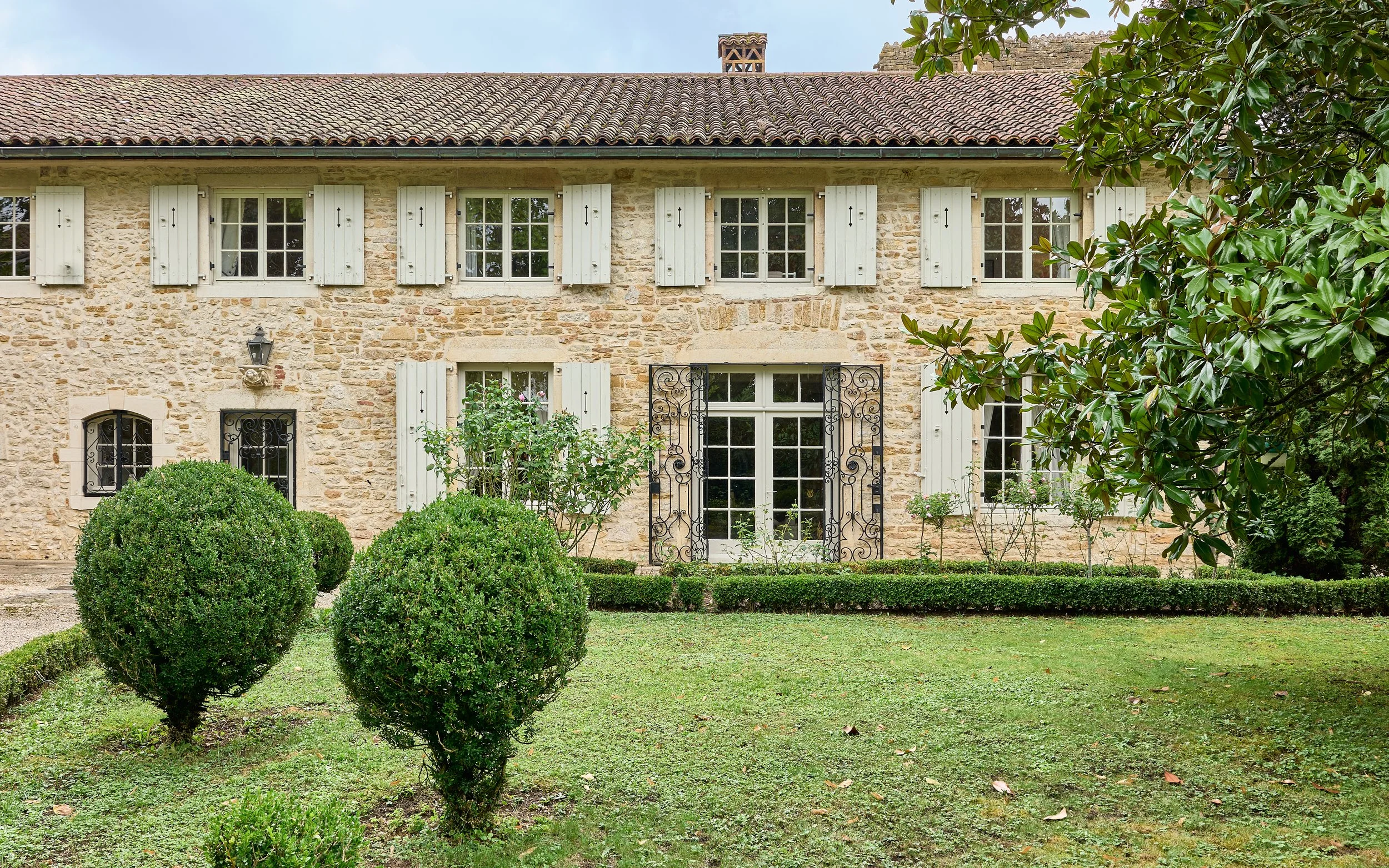 FY-Cuiseaux-Winegrowers-House-Burgundy-999K--FrancisYork7.jpg