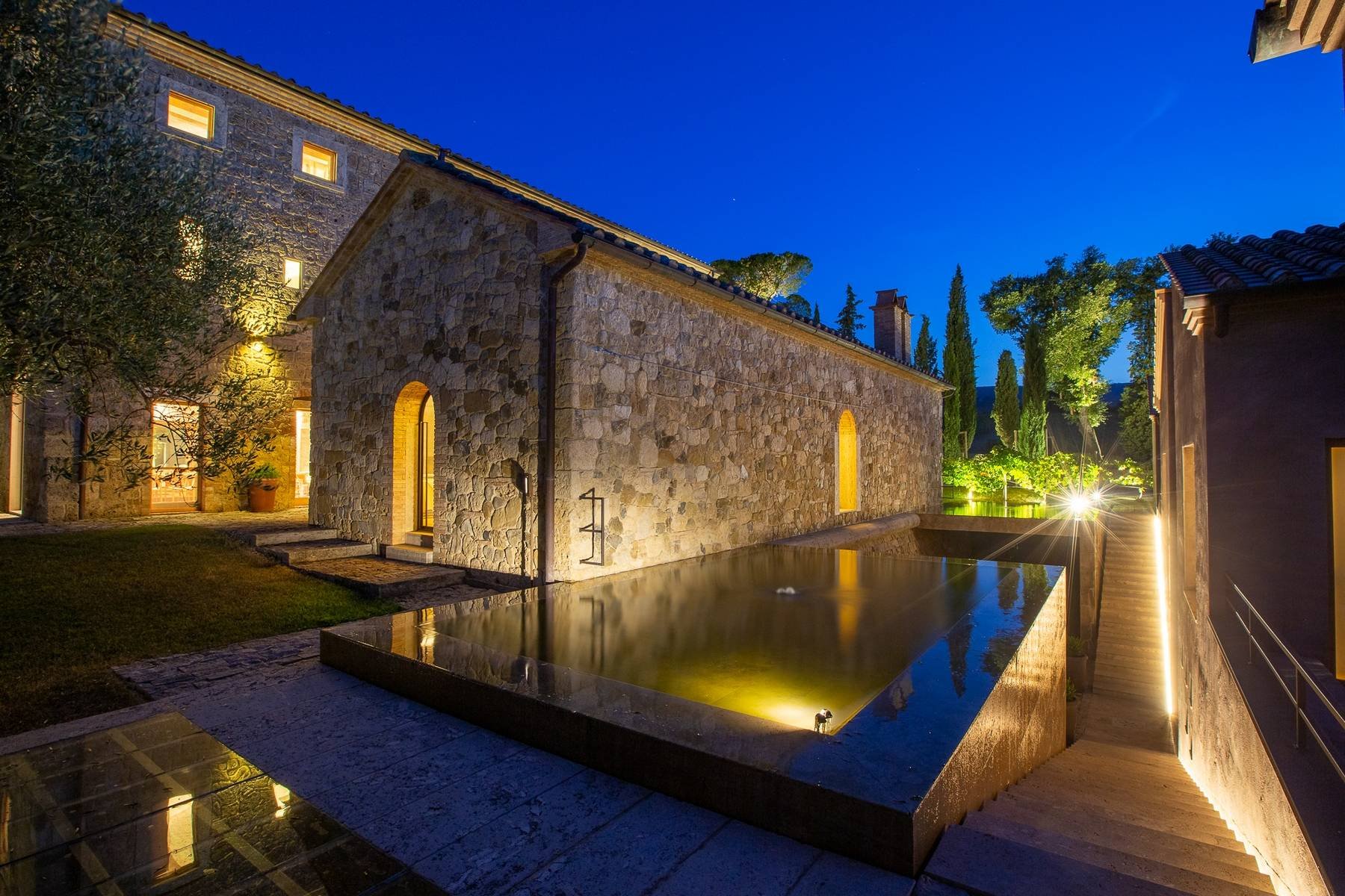 FY-tuscan-wine-estate-restored-18th-century-villa-FrancisYork-20.jpg