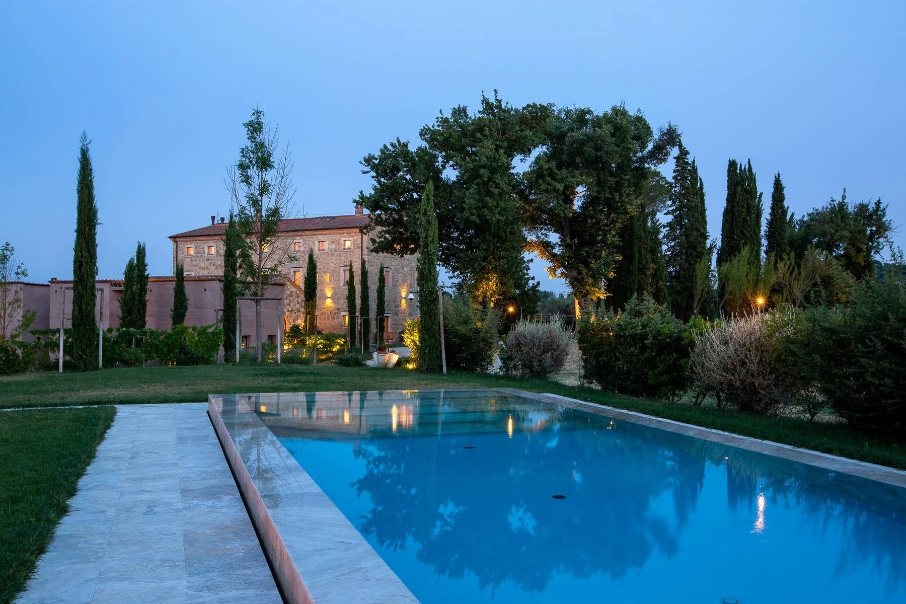 FY-tuscan-wine-estate-restored-18th-century-villa-FrancisYork-16.jpg