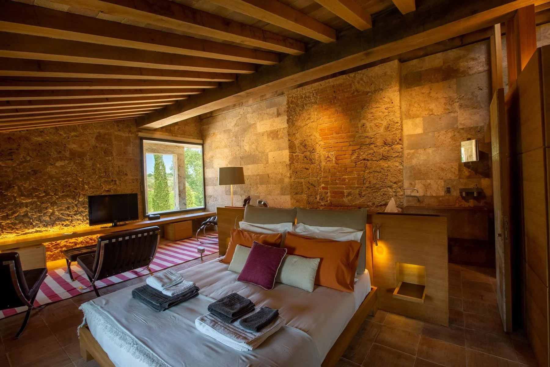 FY-tuscan-wine-estate-restored-18th-century-villa-FrancisYork-29.jpg