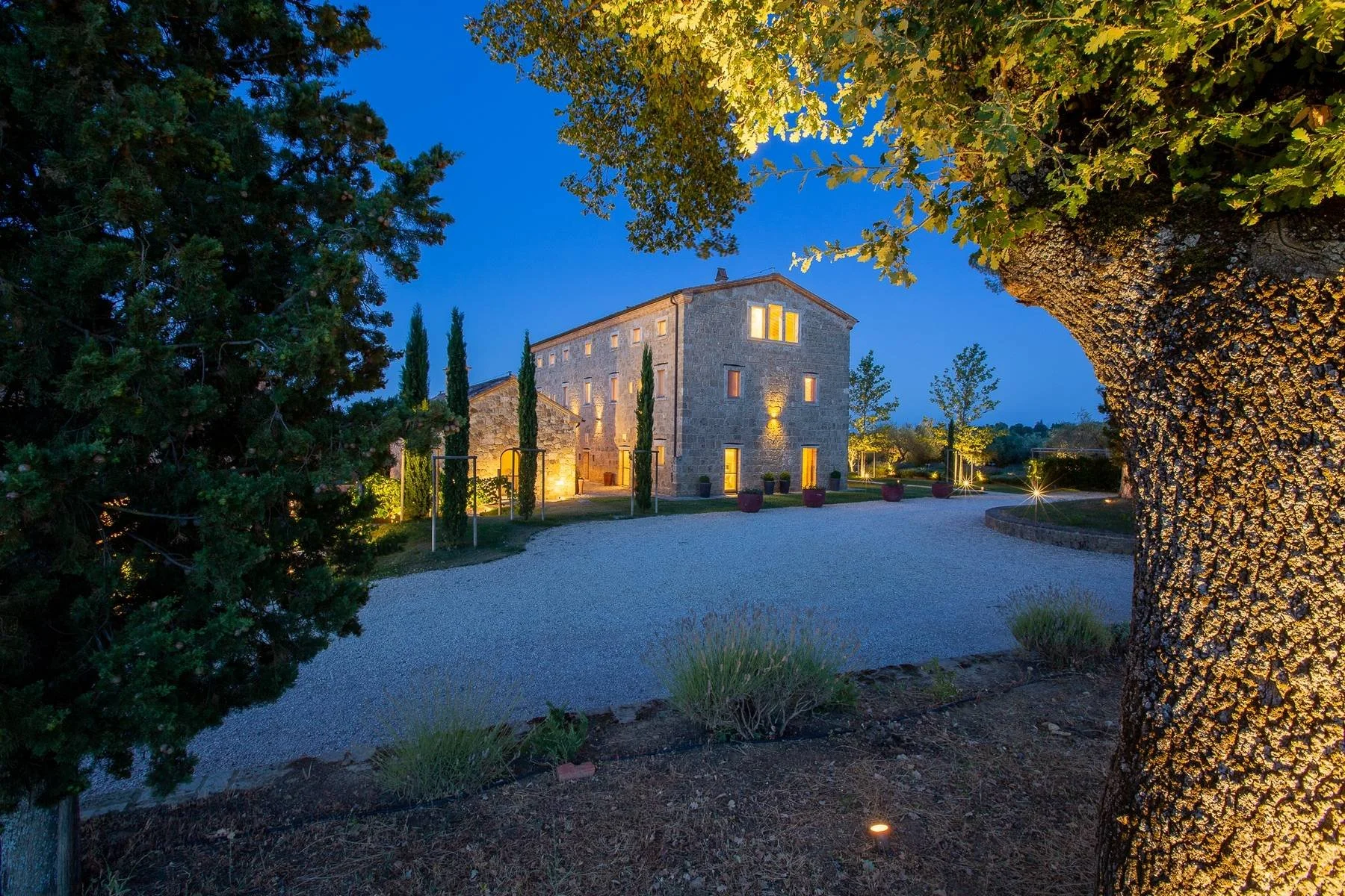 FY-tuscan-wine-estate-restored-18th-century-villa-FrancisYork-18.jpg