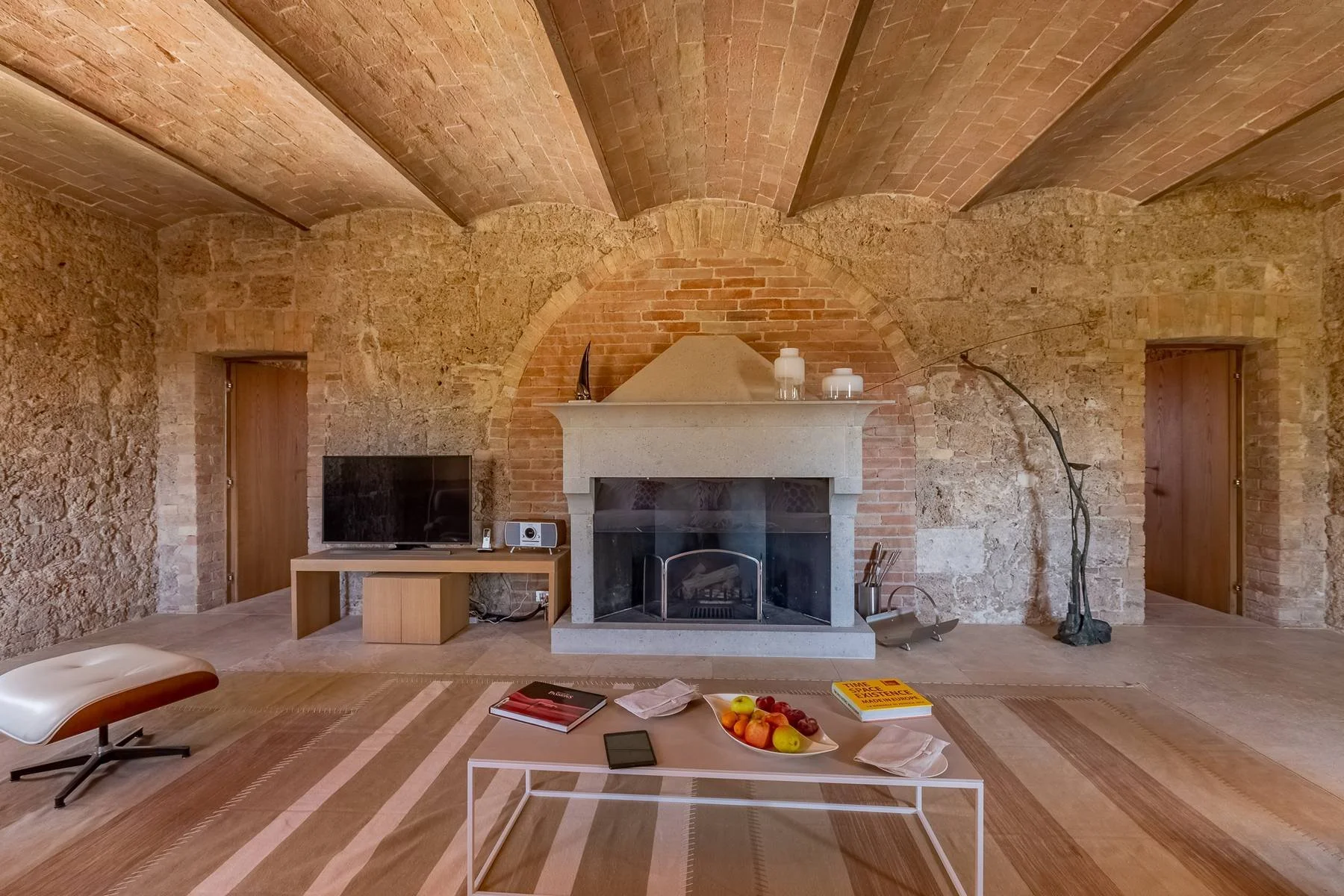 FY-tuscan-wine-estate-restored-18th-century-villa-FrancisYork-24.jpg