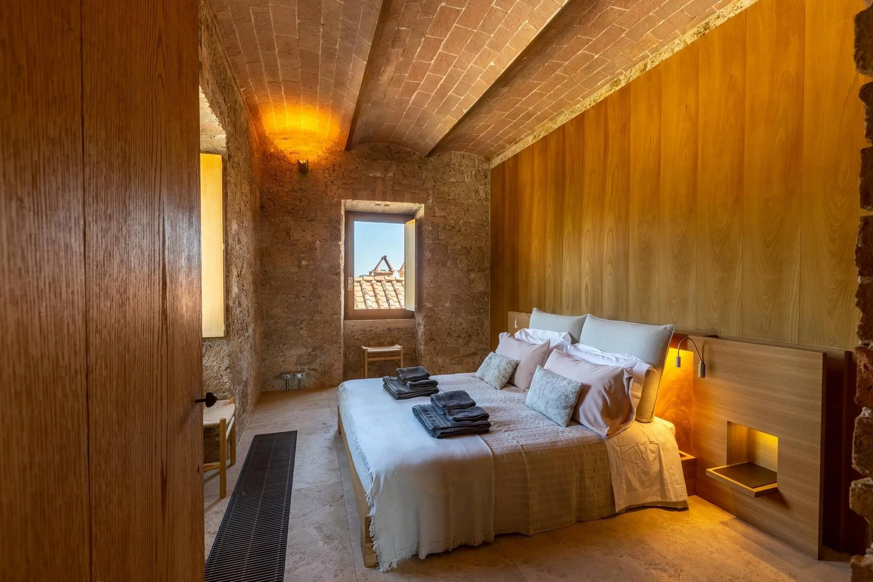 FY-tuscan-wine-estate-restored-18th-century-villa-FrancisYork-25.jpg