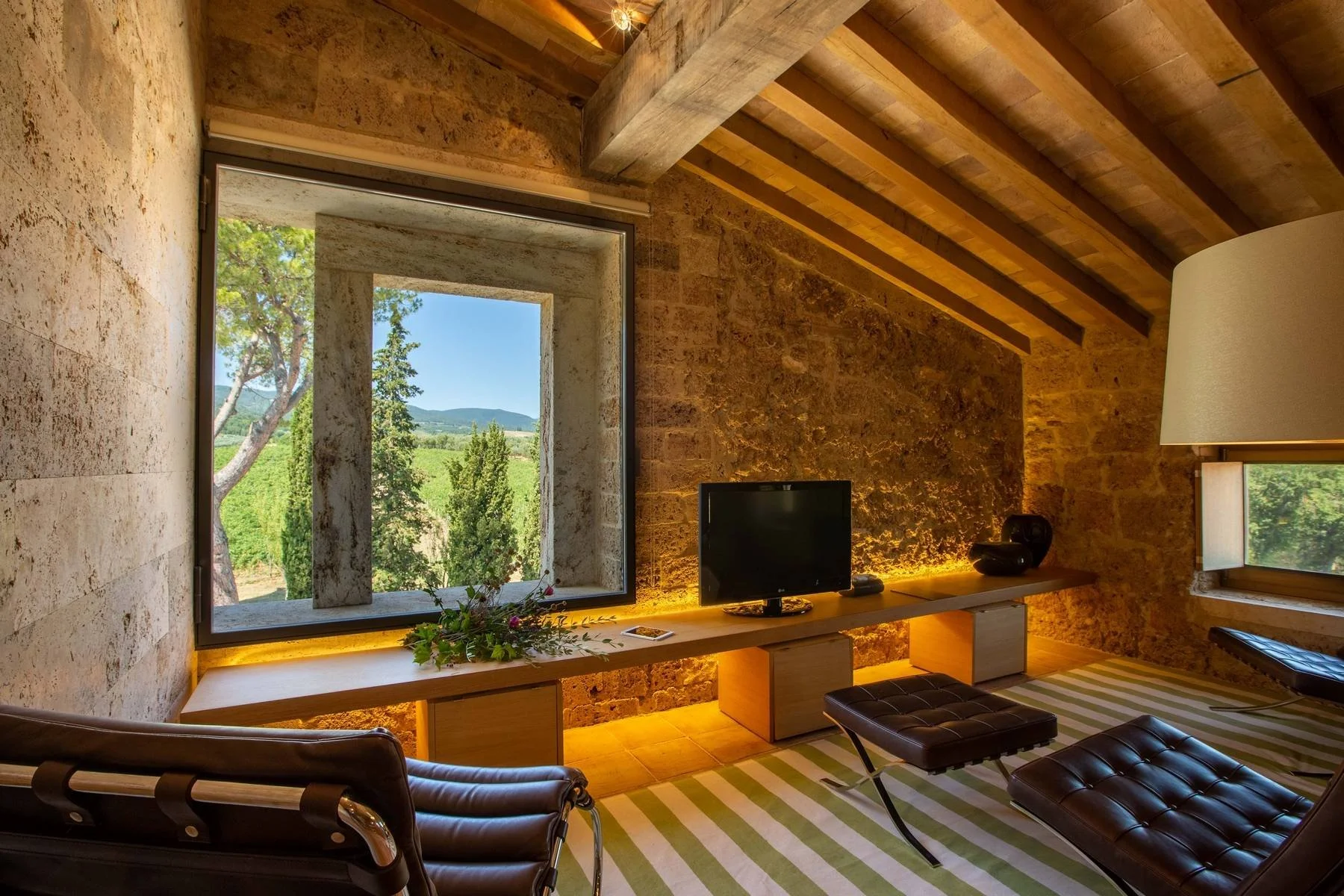FY-tuscan-wine-estate-restored-18th-century-villa-FrancisYork-31.jpg