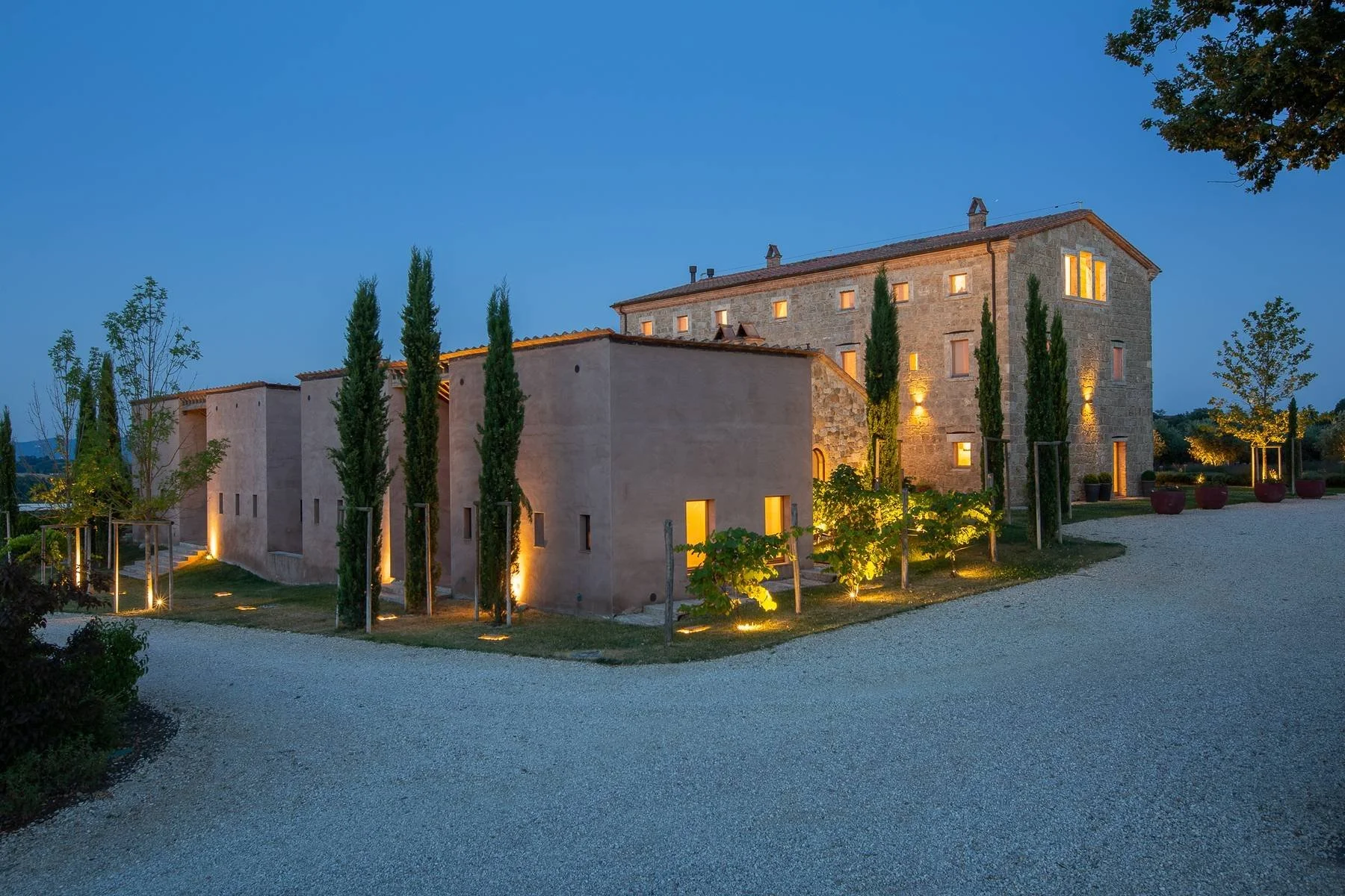 FY-tuscan-wine-estate-restored-18th-century-villa-FrancisYork-17.jpg
