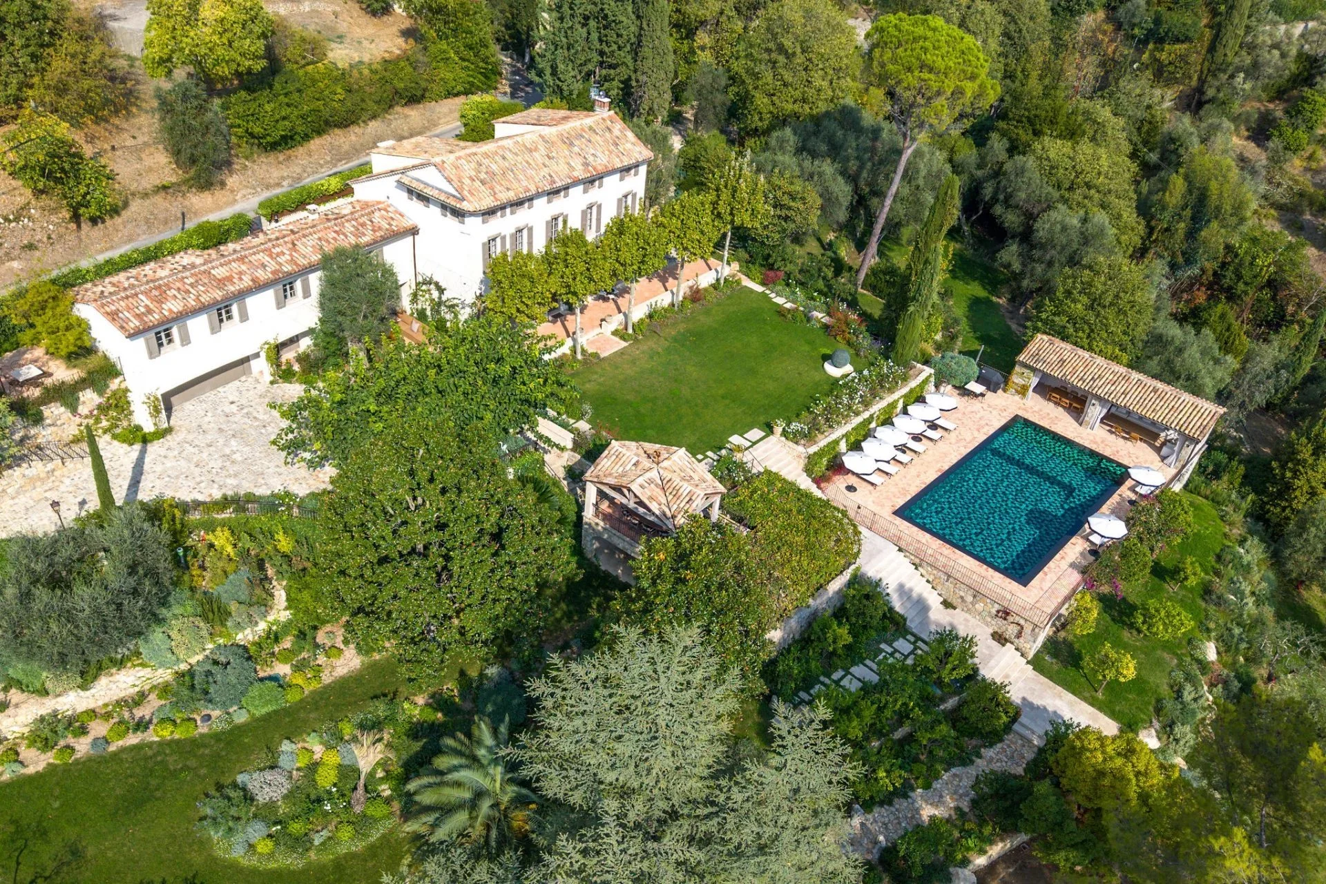 FY-French-Riviera-Private-Tennis-Estate-Grasse-Saint-Jean-Francis-York-34.jpg