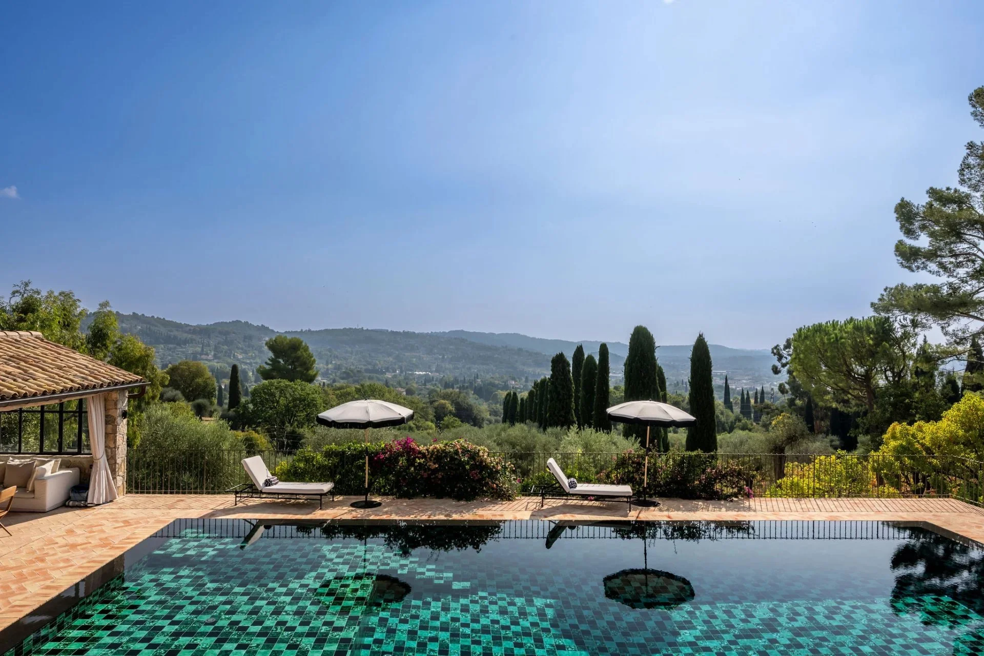 FY-French-Riviera-Private-Tennis-Estate-Grasse-Saint-Jean-Francis-York-29.jpg