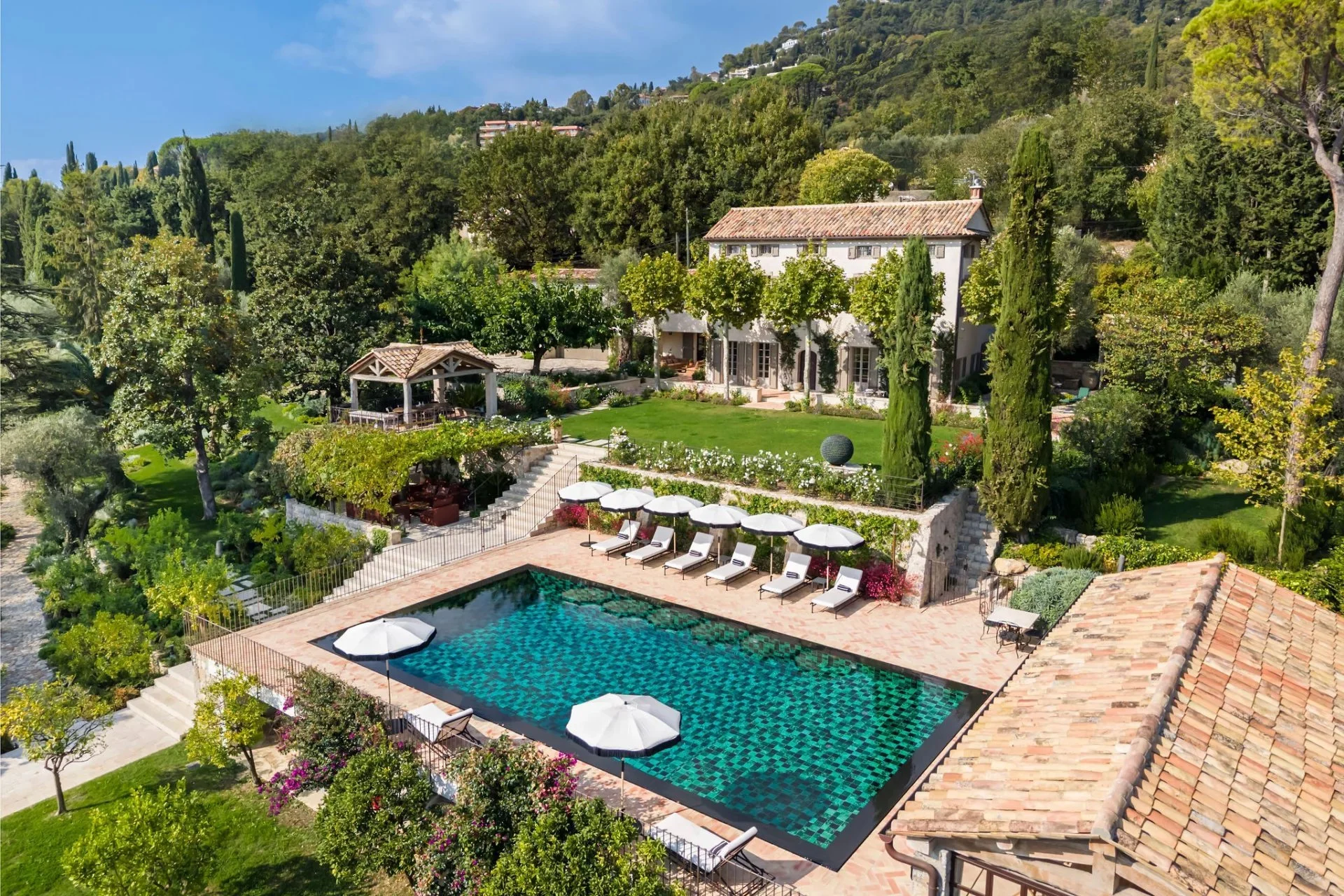 FY-French-Riviera-Private-Tennis-Estate-Grasse-Saint-Jean-Francis-York-27.jpg