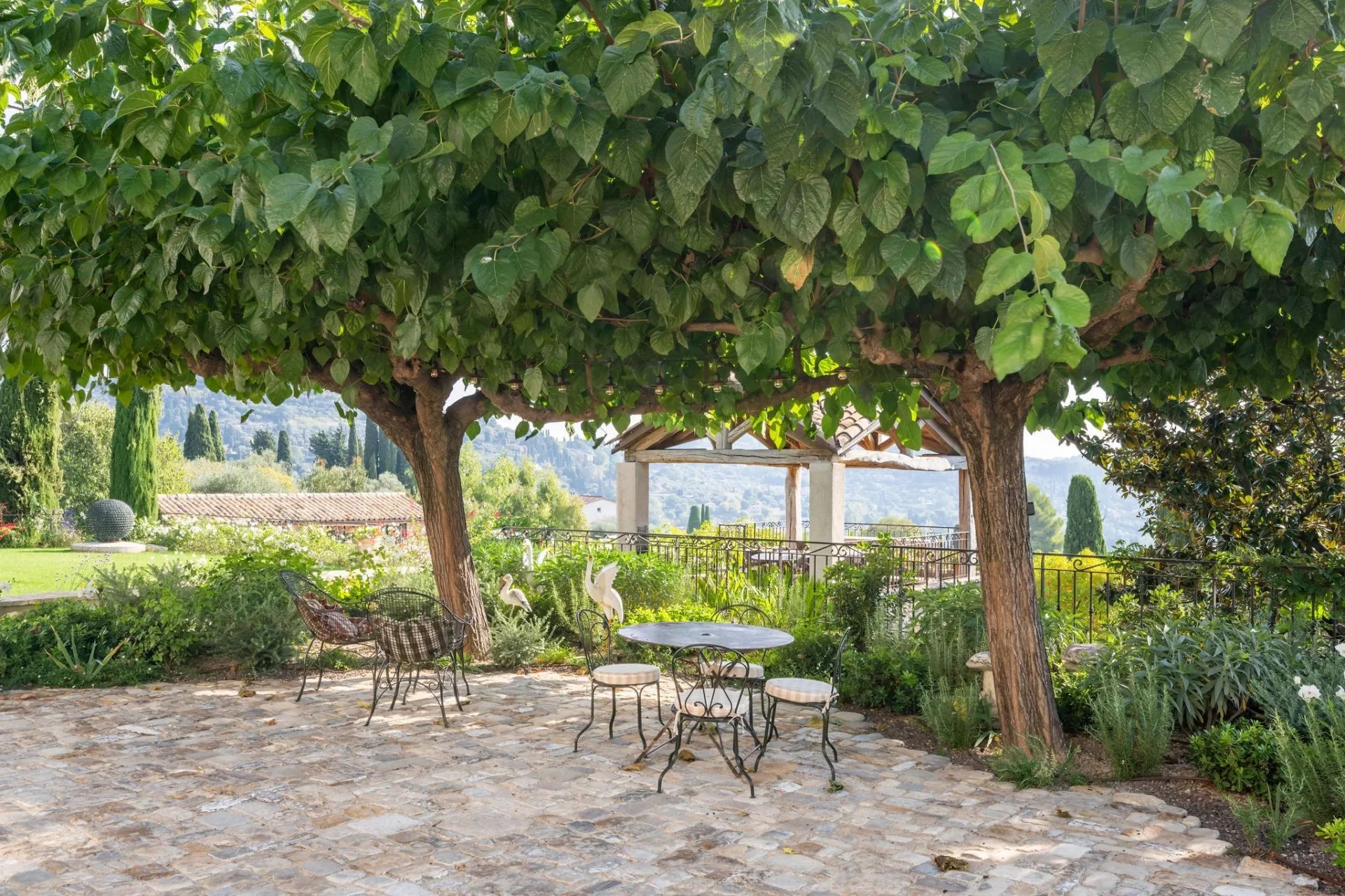 FY-French-Riviera-Private-Tennis-Estate-Grasse-Saint-Jean-Francis-York-24.jpg