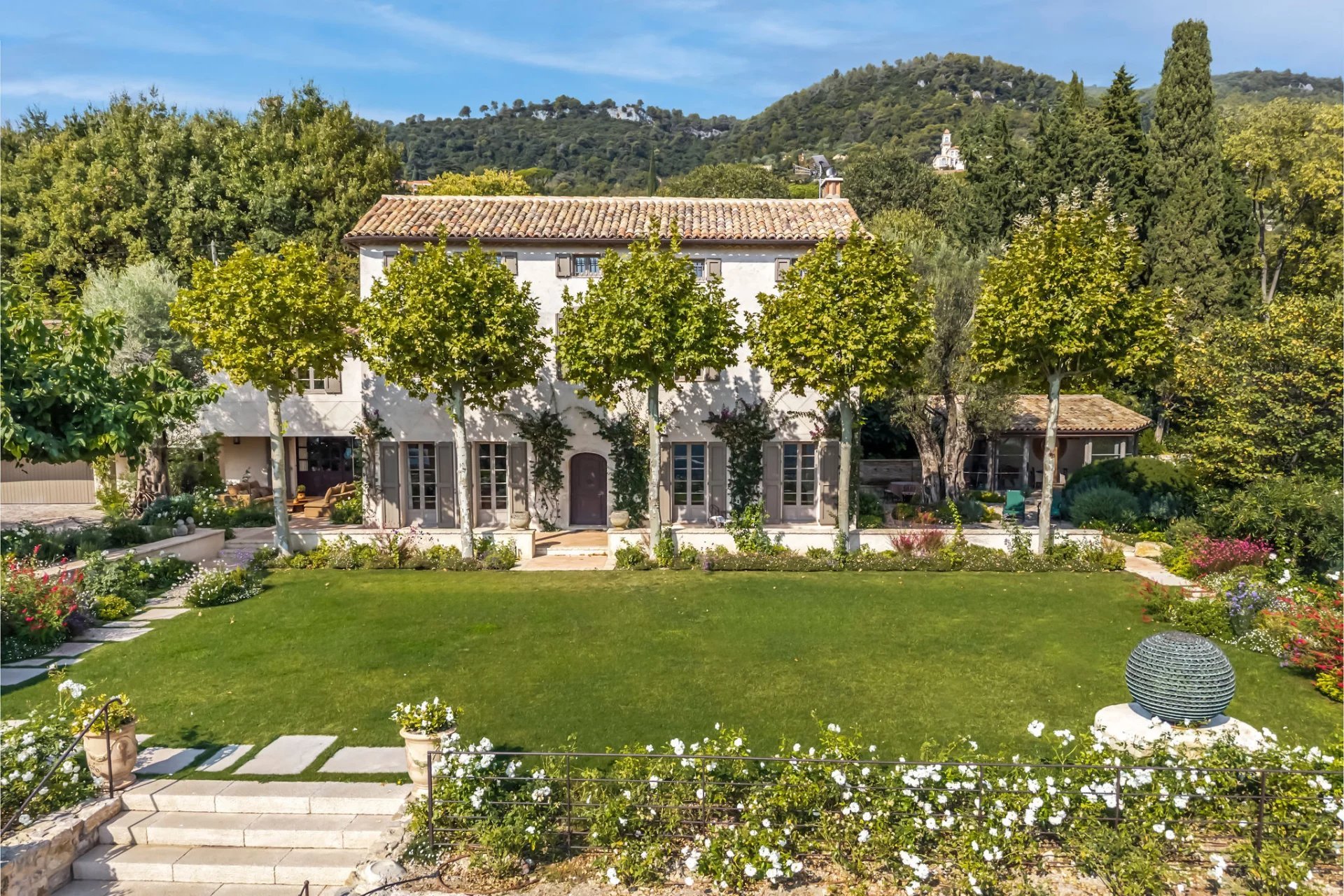 FY-French-Riviera-Private-Tennis-Estate-Grasse-Saint-Jean-Francis-York-7.jpg