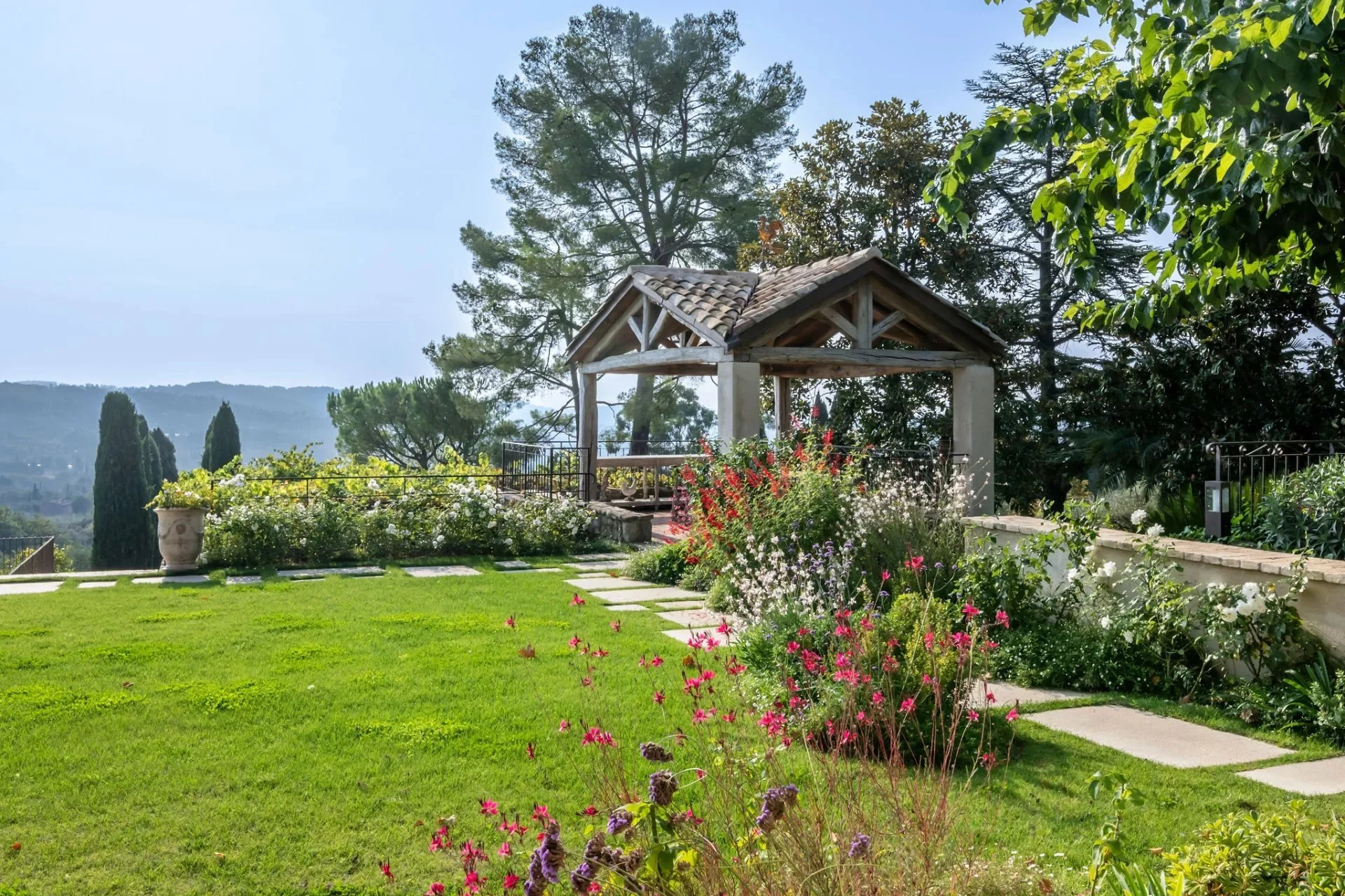 FY-French-Riviera-Private-Tennis-Estate-Grasse-Saint-Jean-Francis-York-5.jpg