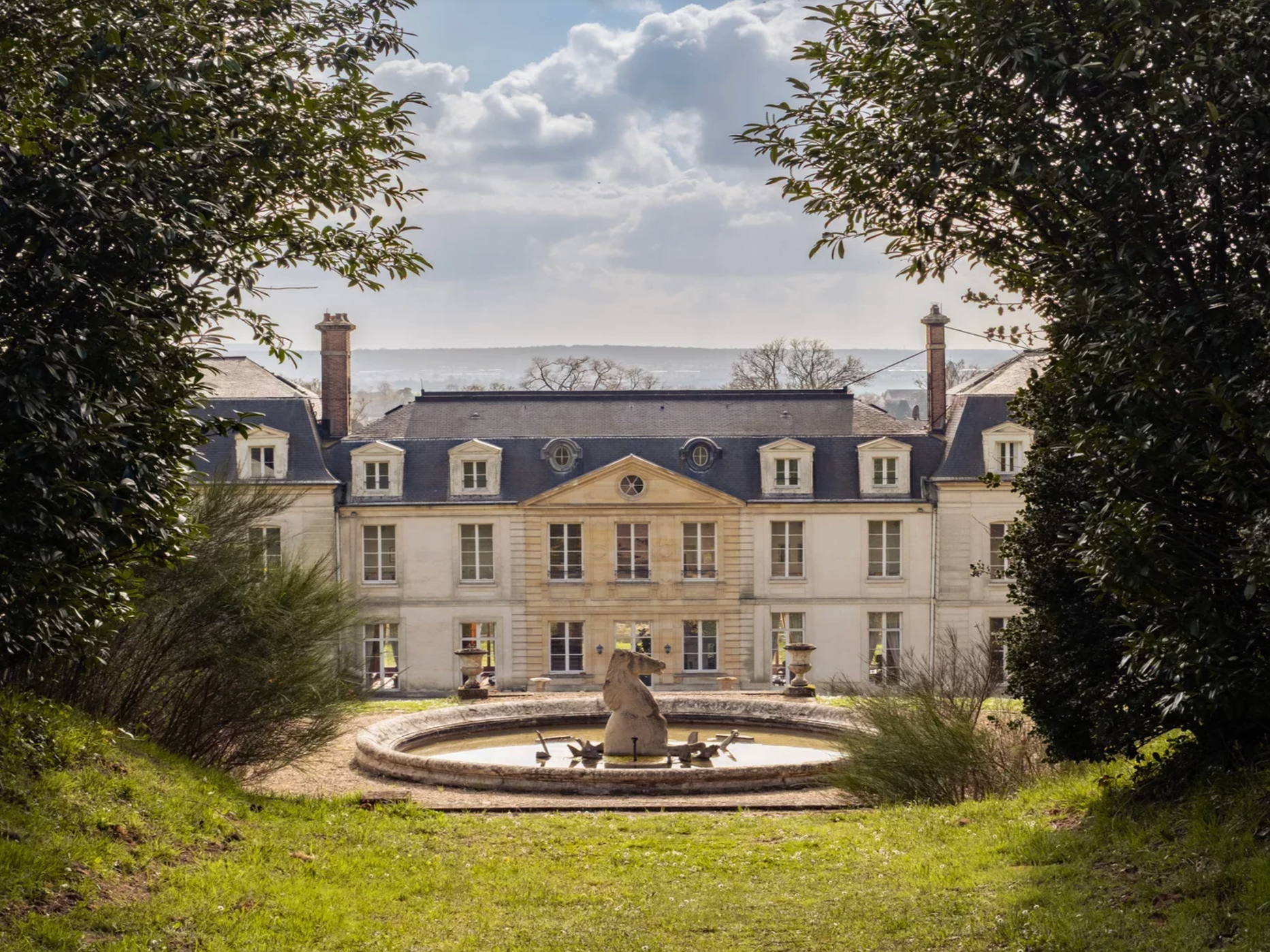 A Louis XIV–Linked Château Outside Versailles Lists for $22.9 Million