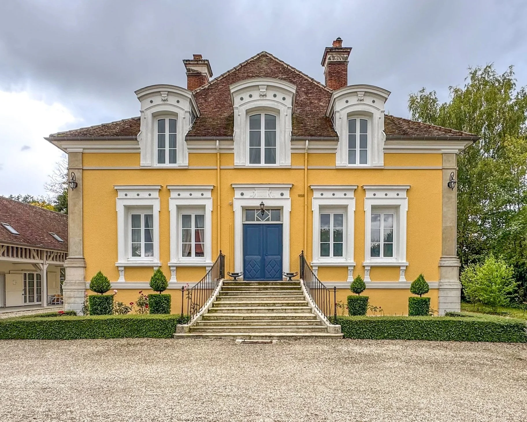 A Renovated 17th-Century French Manor on the Edge of Champagne