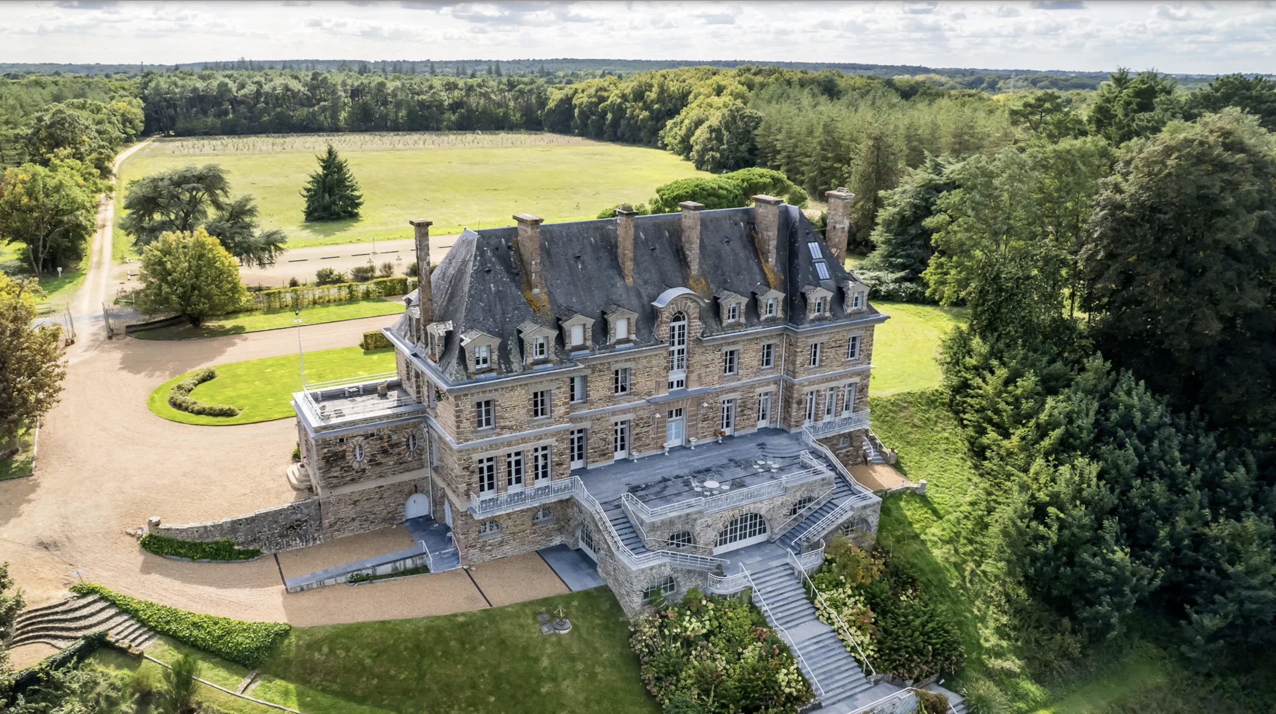 Francis-York-FY-cointreau-loire-valley-chateau-for-sale-Francis-York-FY-cointreau-loire-valley-chateau-for-sale-5.png