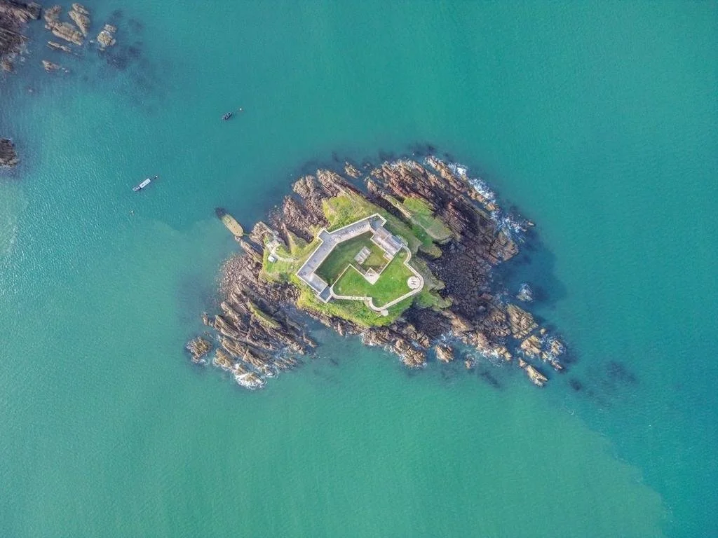 thorne-island-victorian-sea-fort-private-island-pembrokeshire-wales-francis-york2.jpg