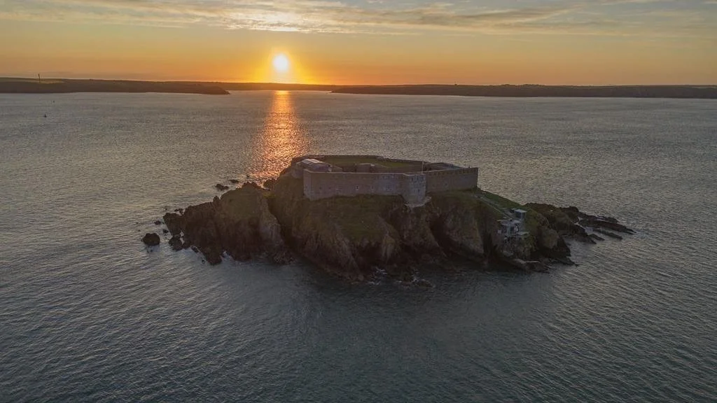 thorne-island-victorian-sea-fort-private-island-pembrokeshire-wales-francis-york22.jpg