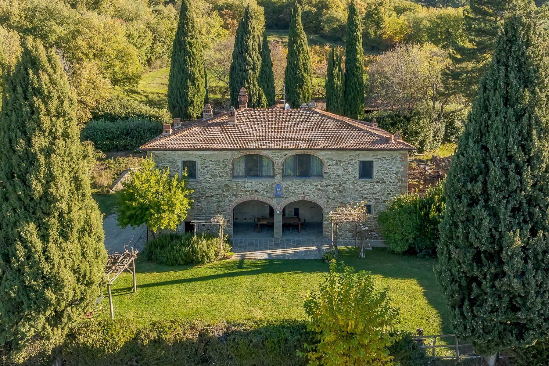 francis_york_56-Acre-Tuscan-Vineyard-Estate-Near-Arezzo-Italy-Sothebys.2.jpg
