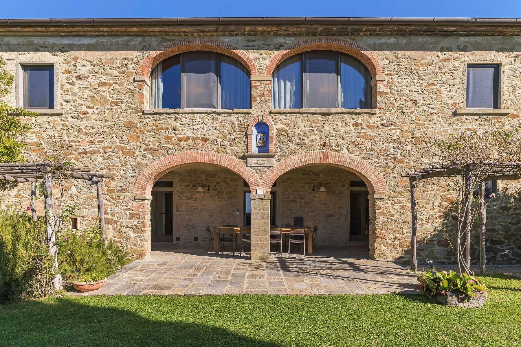 francis_york_56-Acre-Tuscan-Vineyard-Estate-Near-Arezzo-Italy-Sothebys.21.jpg