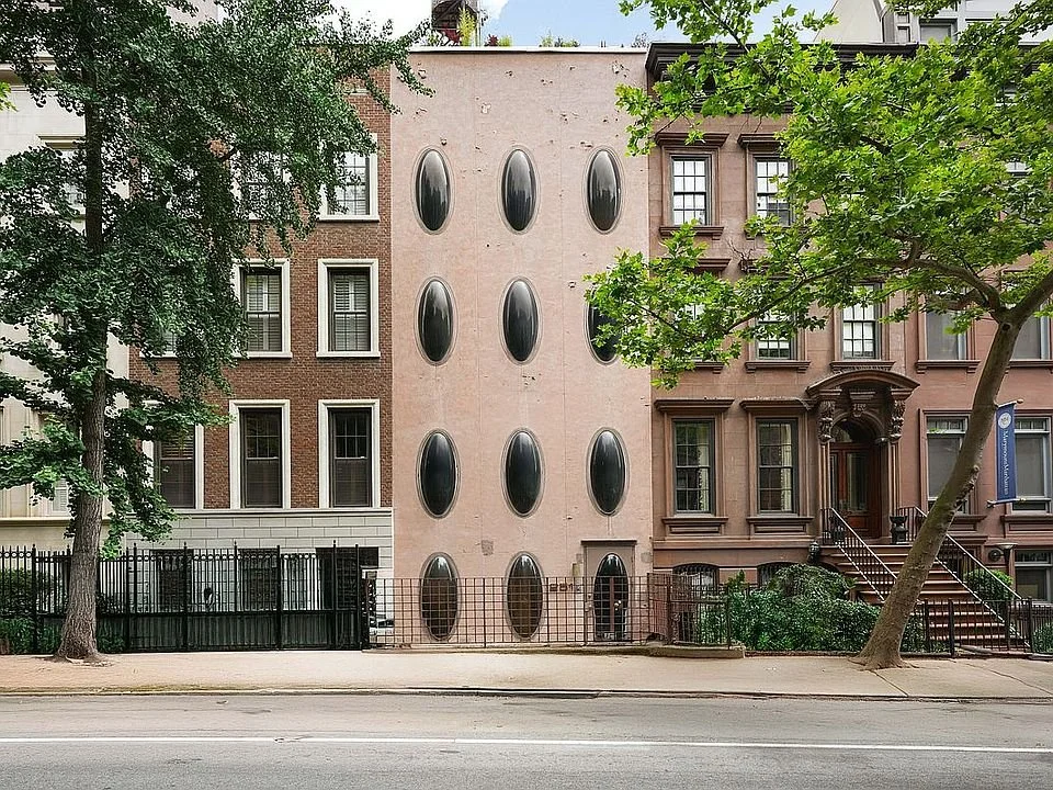 A 1969 Space-Age Bubble House on Manhattan’s Upper East Side