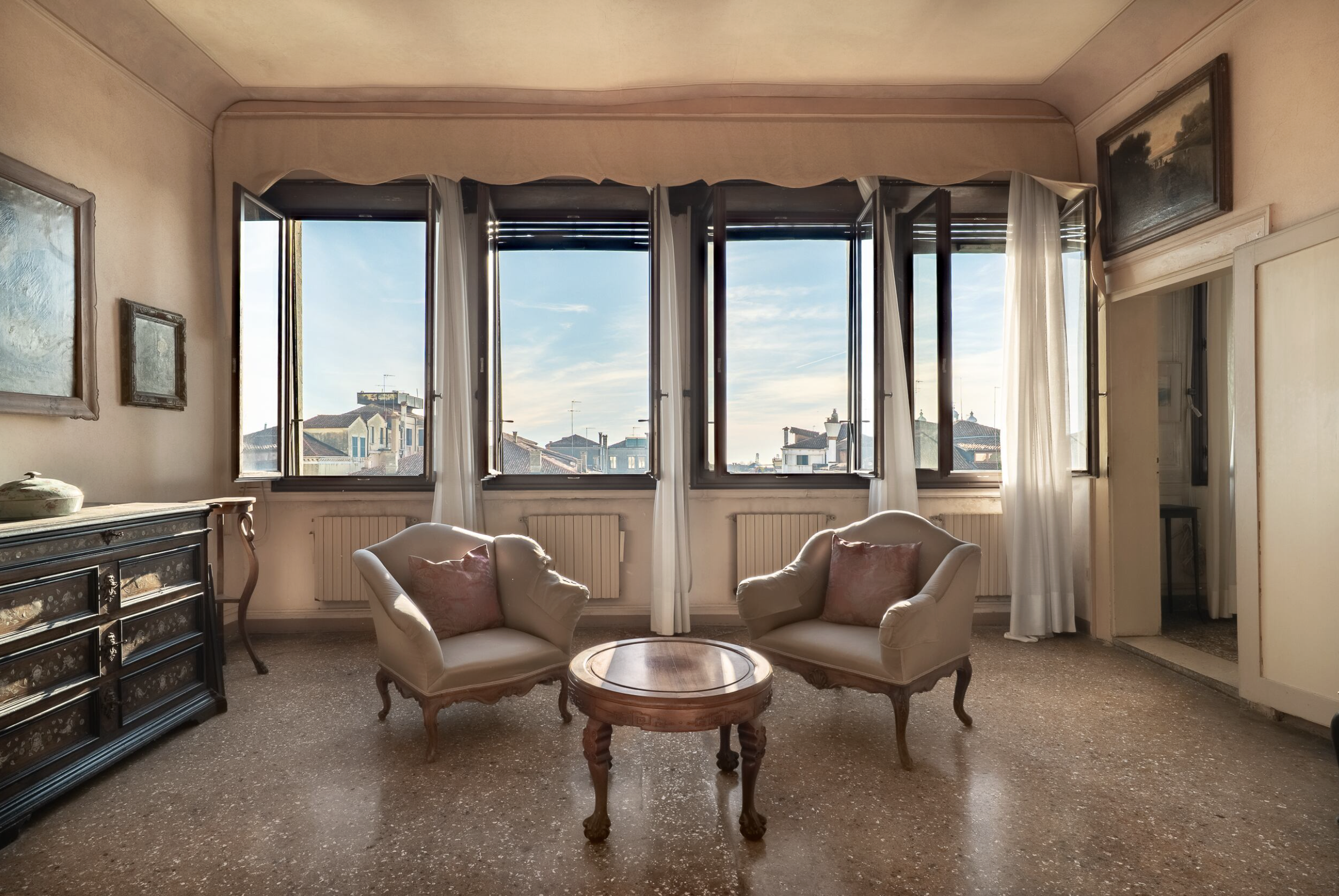 francis_york_palazzo-barbaro-frescoed-penthouse-grand-canal-venice-8.png
