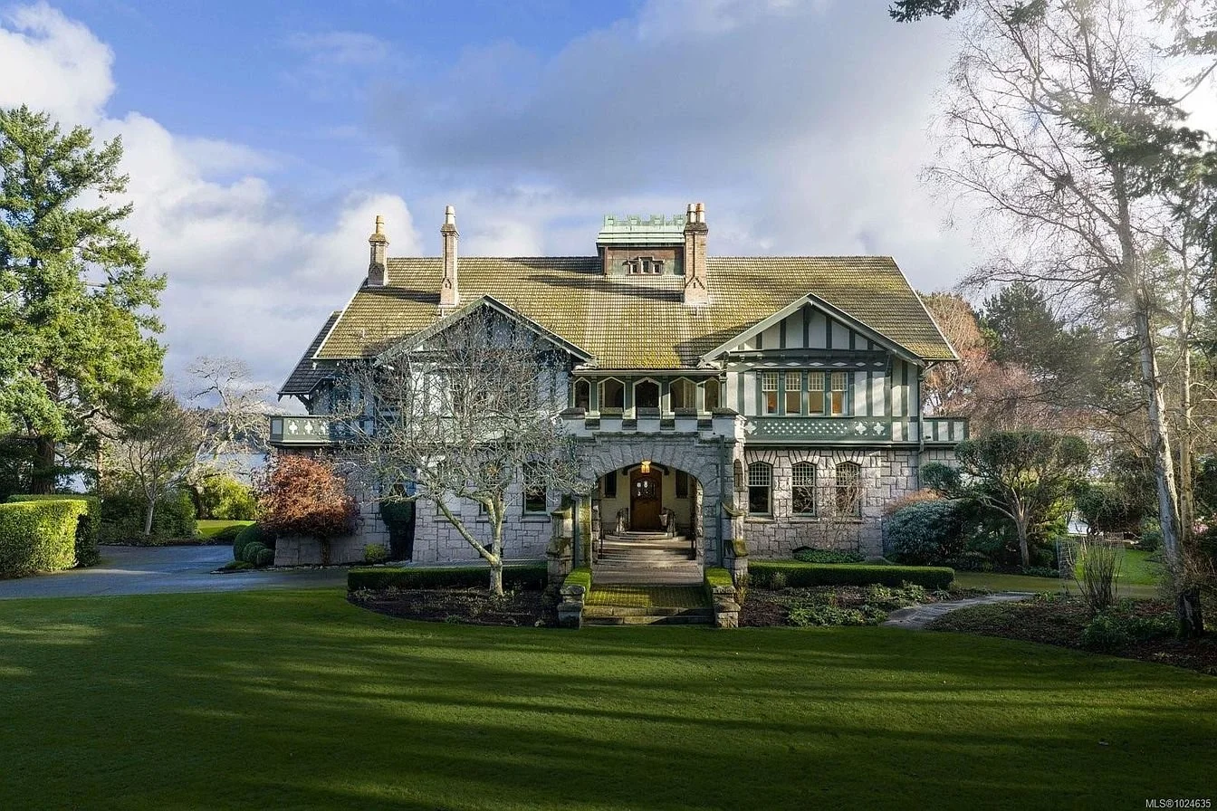 A 1913 Waterfront Estate in British Columbia With Royal Ties 