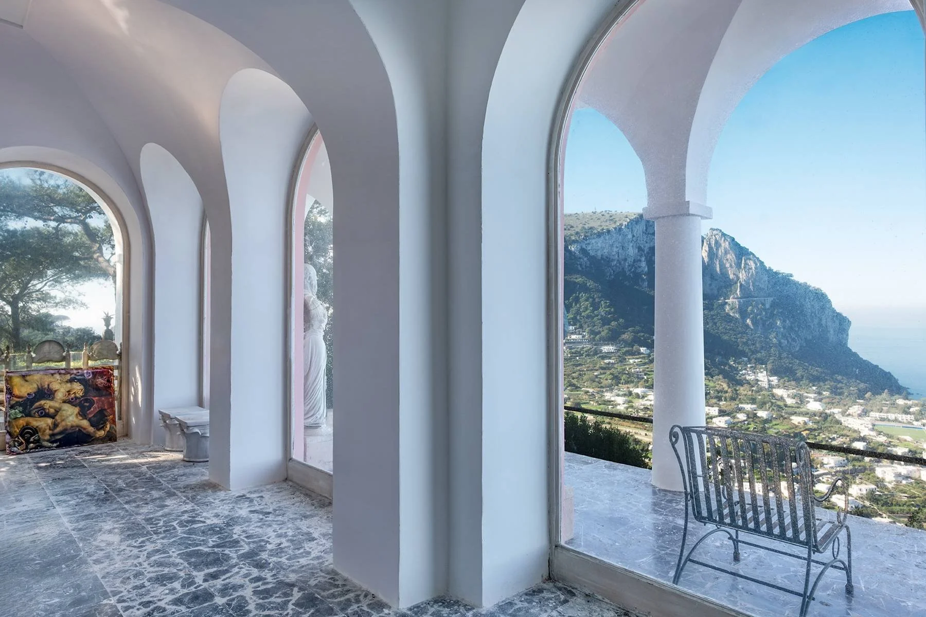 francis_york_italy-sothebys-pink-villa-capri8.jpg