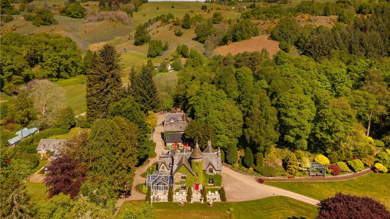 A Victorian Villa in Perthshire, Scotland for £2-200-000-Francis-York-30.webp