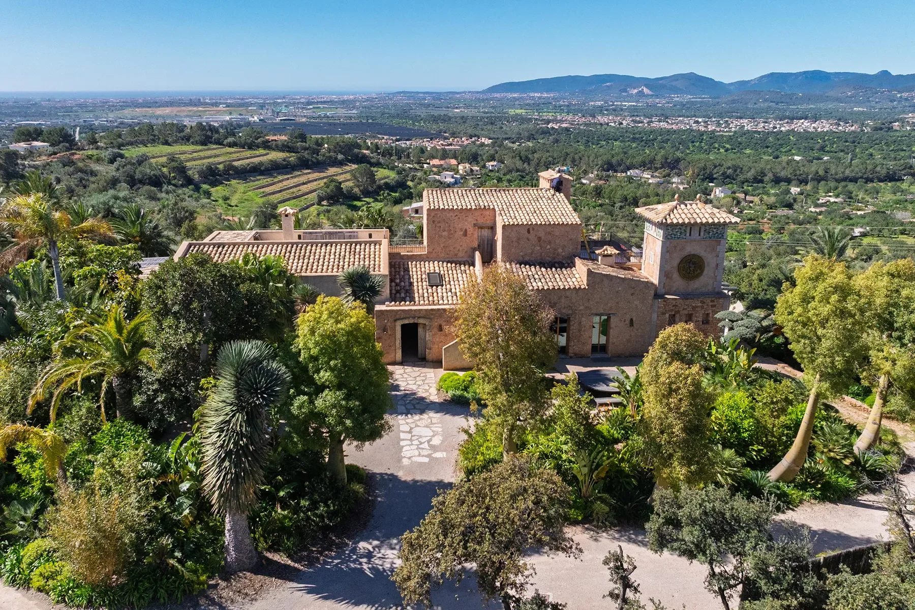 francis_york_torre-del-sol-mallorca-vineyard-estate-19.webp