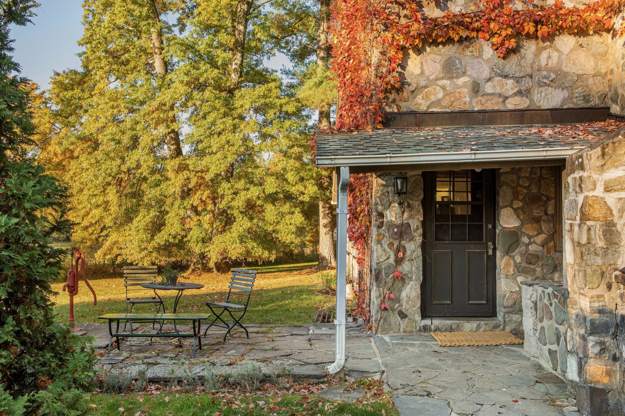francis_york_woodstock-ny-artist-compound-library-lane-catskills-summer-rental3.jpeg