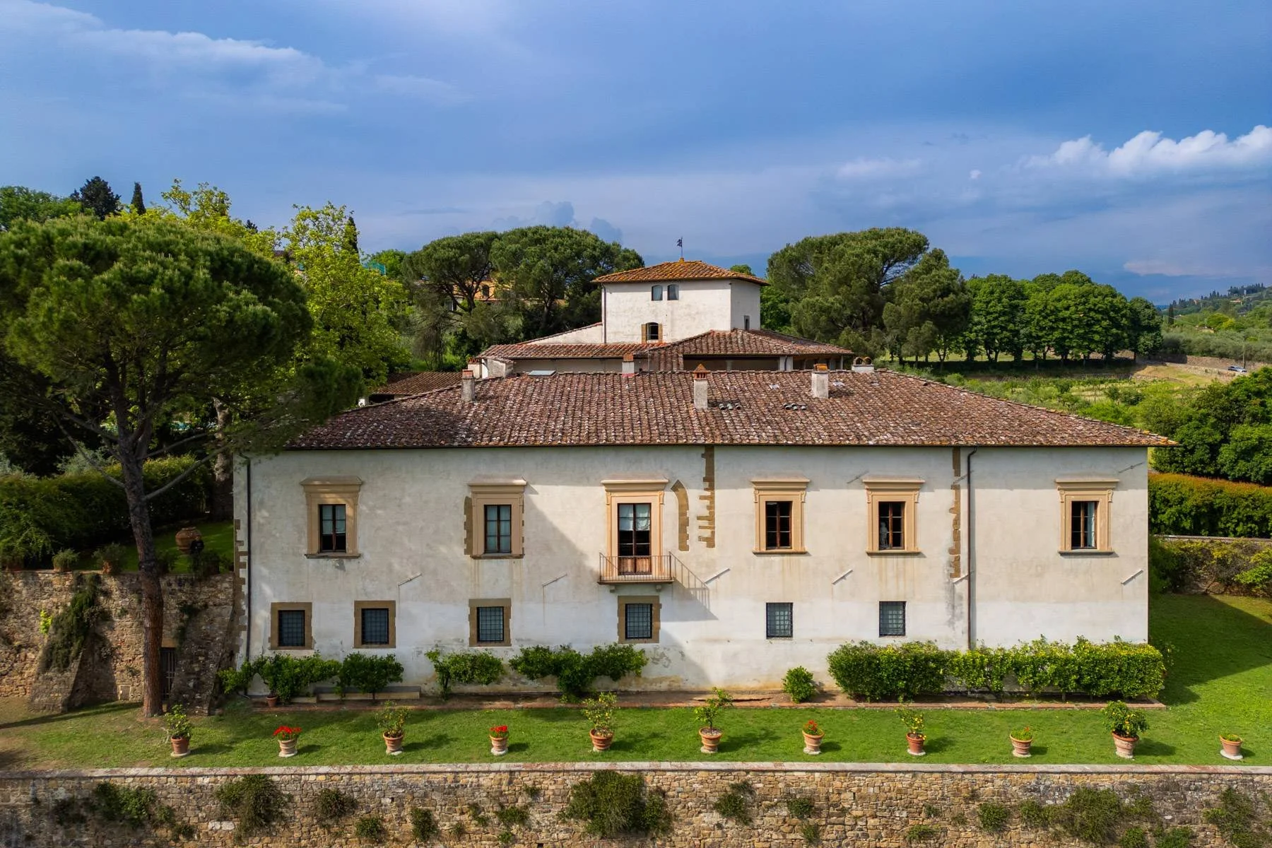 francis_york_medici-era-villa-hills-near-florence-22.jpg