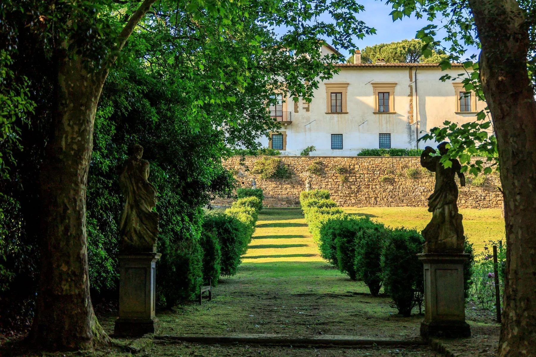 francis_york_medici-era-villa-hills-near-florence-34.jpg